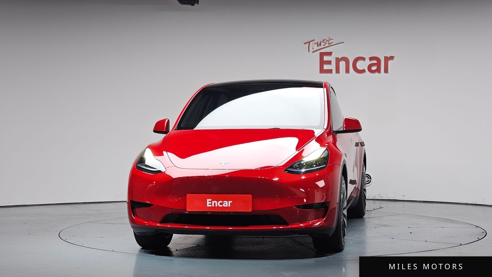 Tesla Model Y 2023 — миниатюра 2