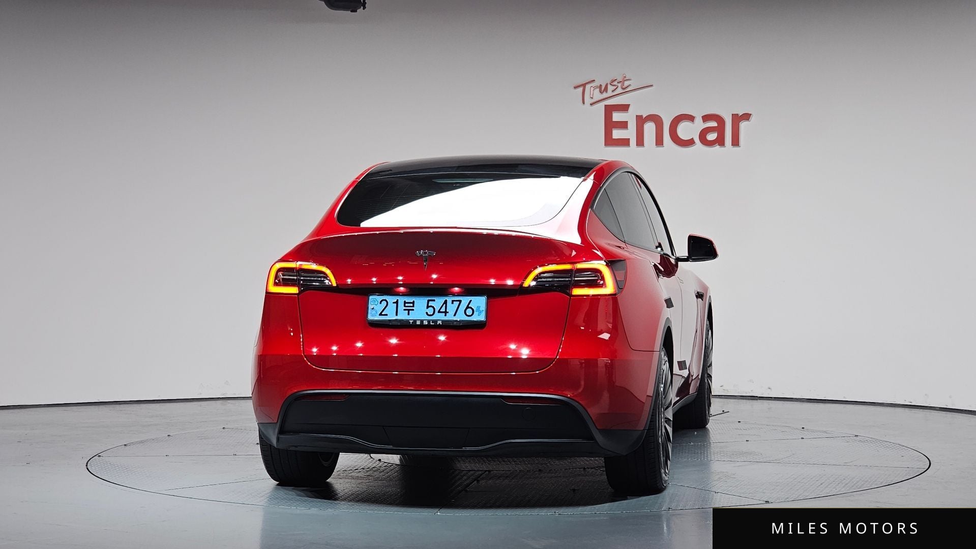 Tesla Model Y 2023 — миниатюра 3