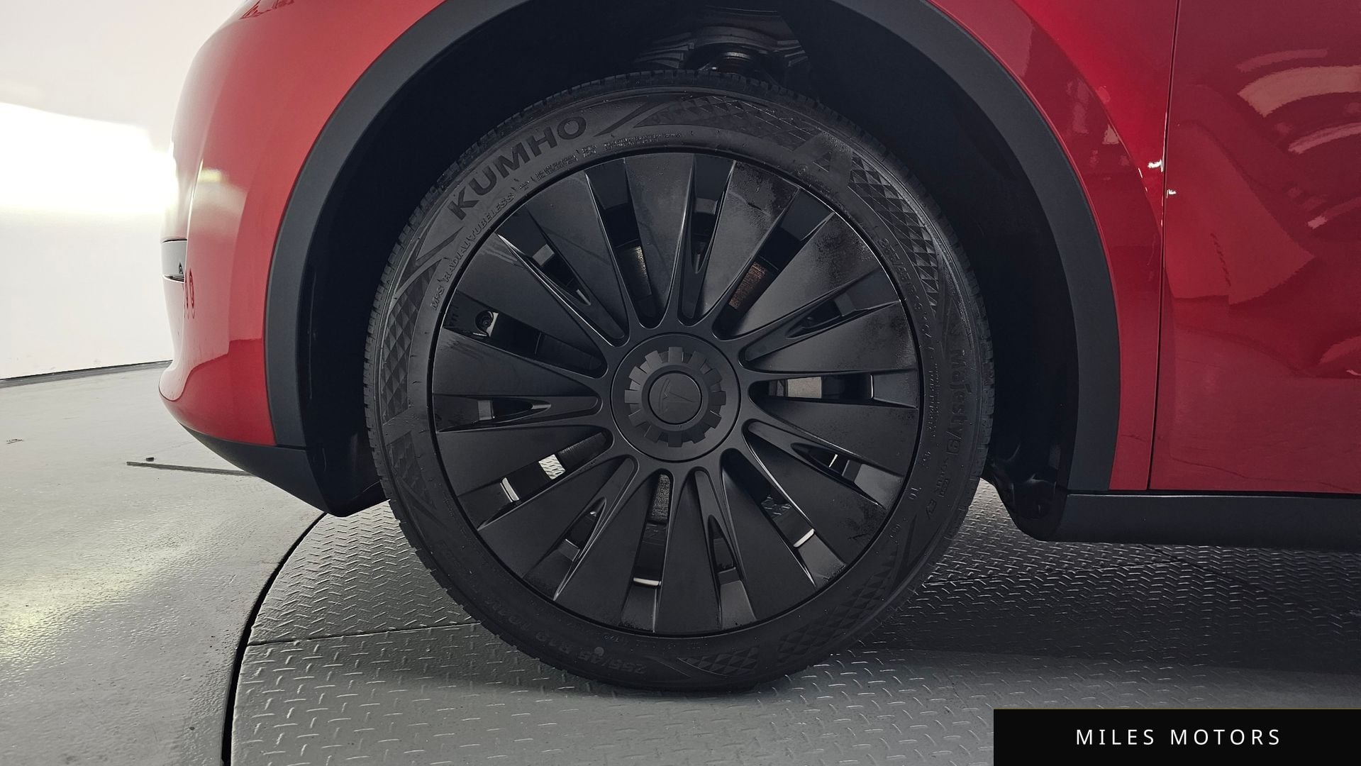 Tesla Model Y 2023 — миниатюра 4