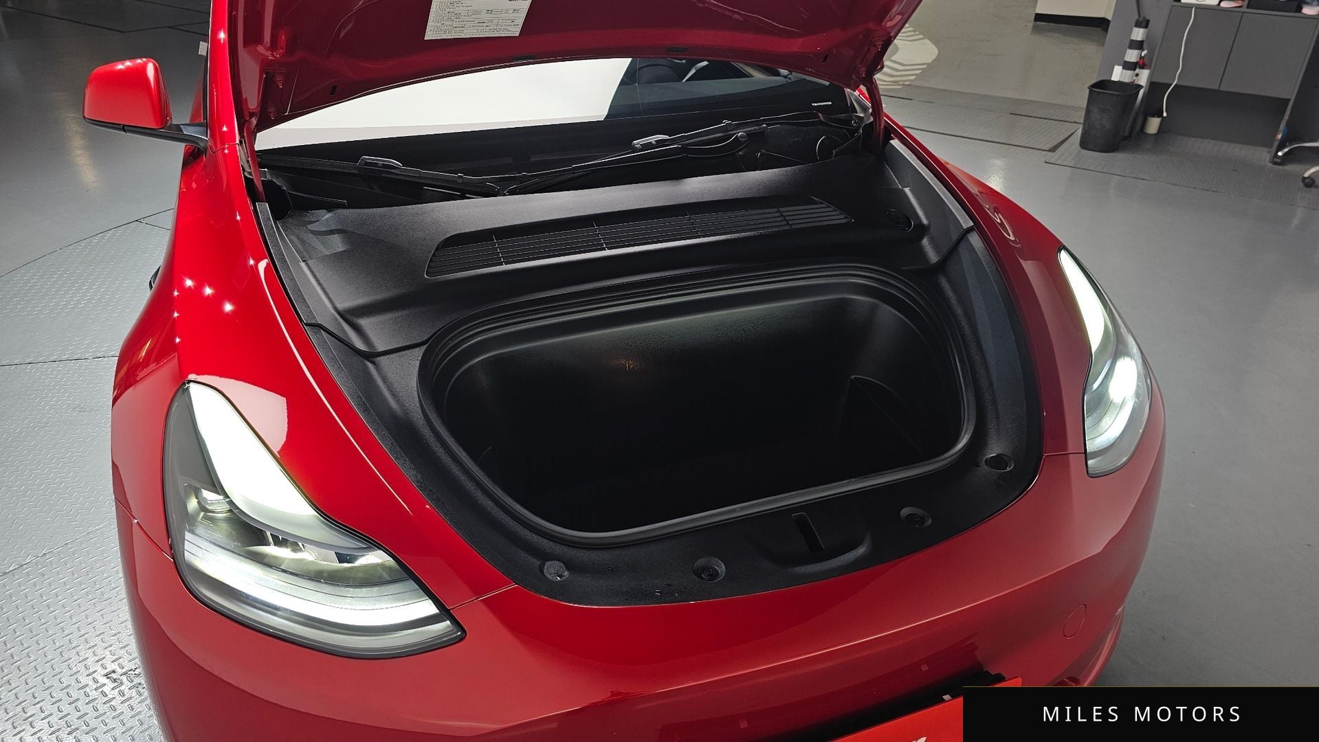 Tesla Model Y 2023 — миниатюра 5