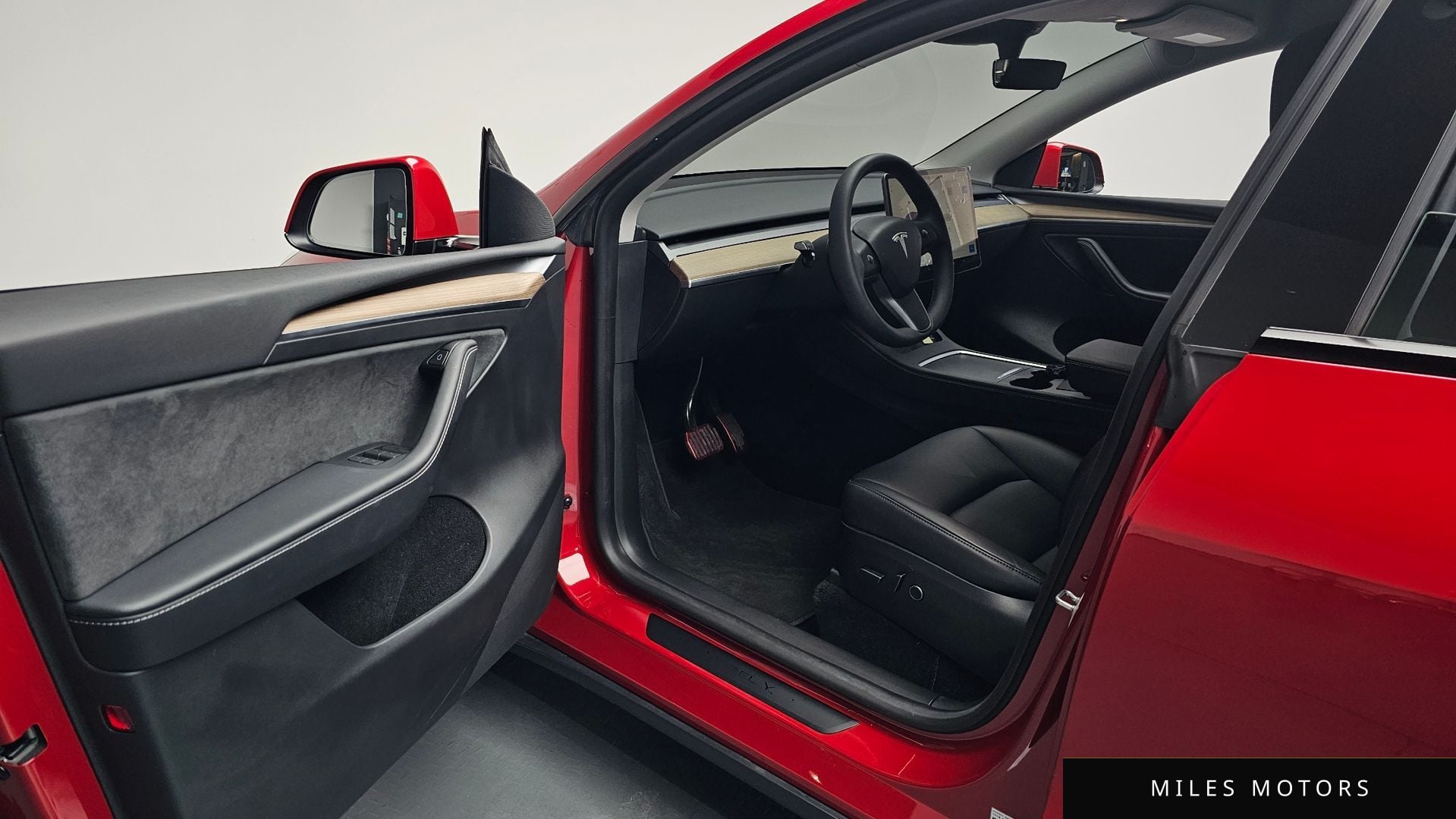 Tesla Model Y 2023 — миниатюра 12