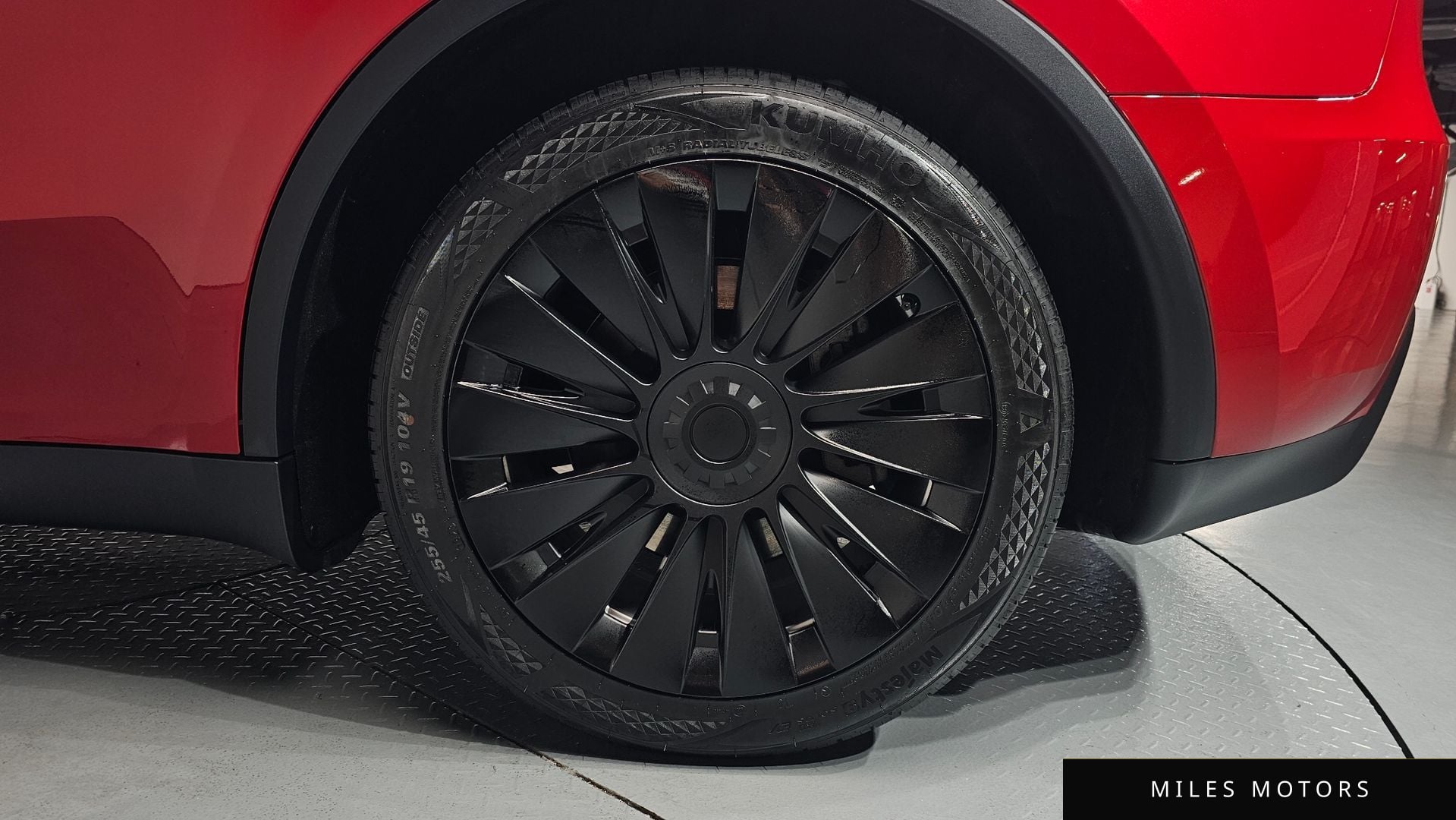 Tesla Model Y 2023 — миниатюра 6