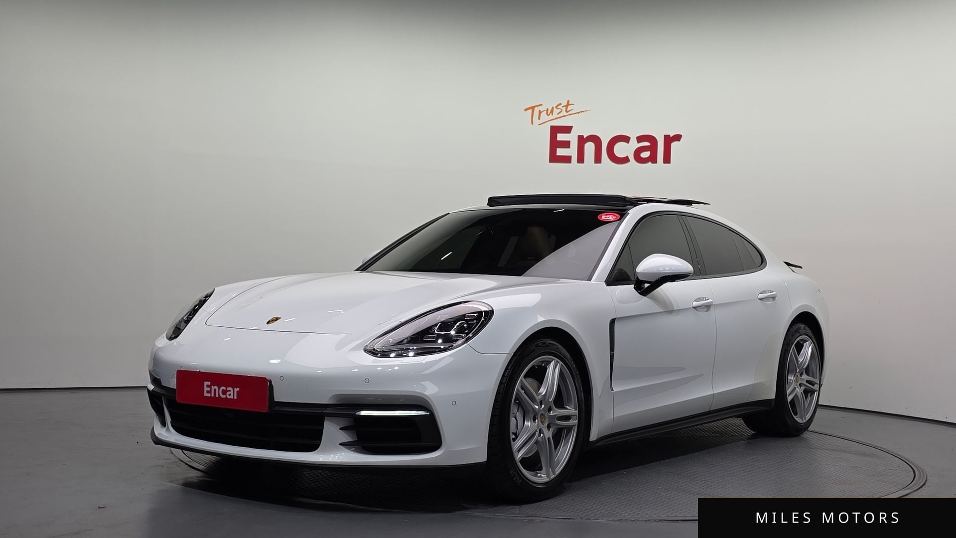 Porsche Panamera 2019 — фото 1 из 12