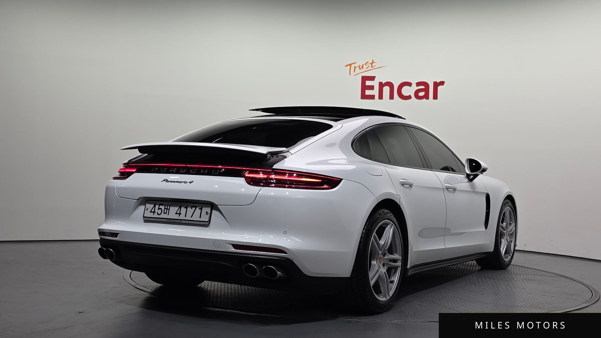 Porsche Panamera 2019 — миниатюра 2