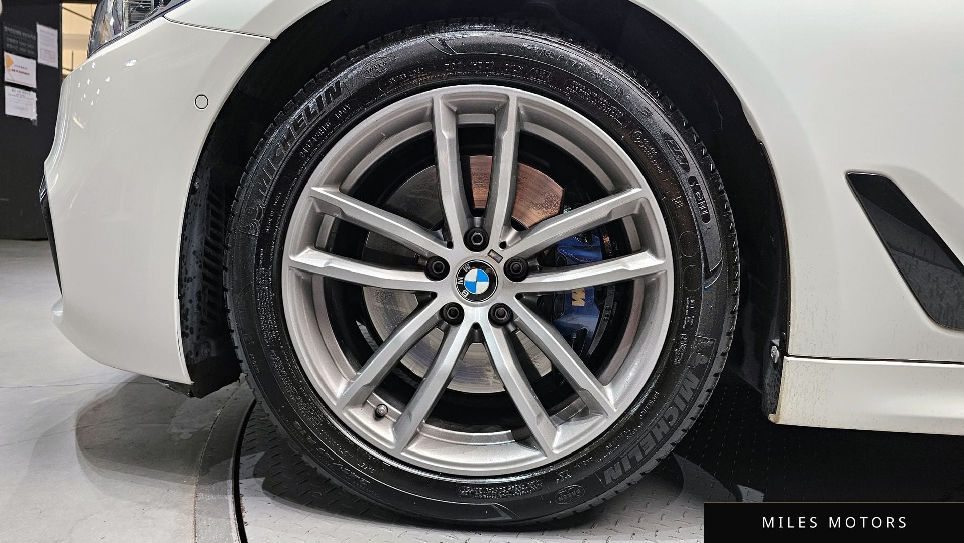 BMW 5 Series (G30) 2017 — миниатюра 5