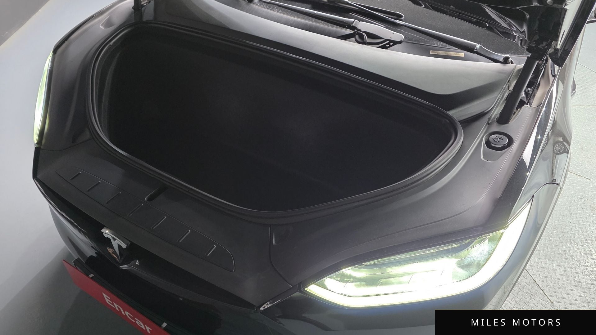 Tesla Model X 2020 — миниатюра 6