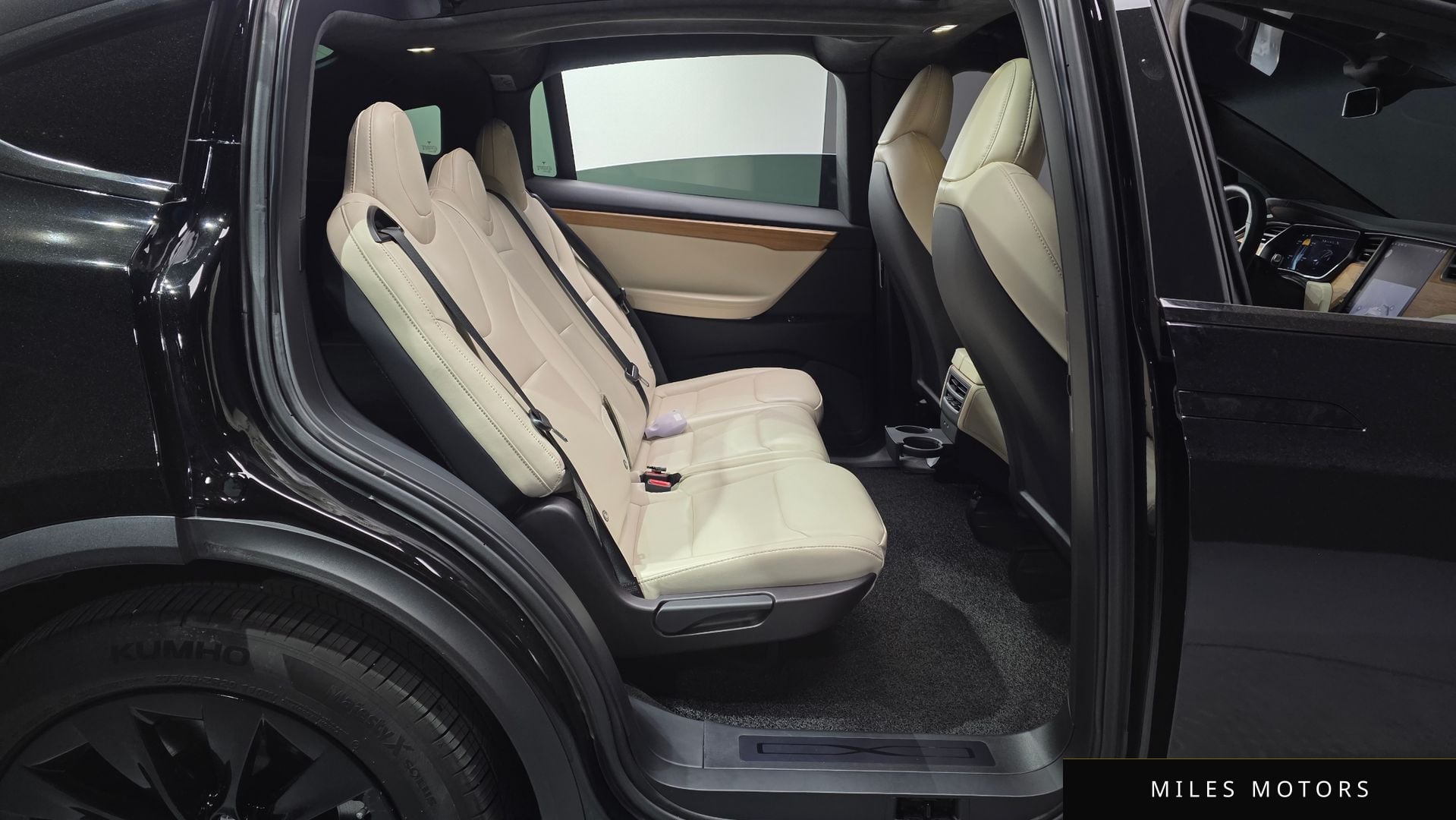 Tesla Model X 2020 — миниатюра 12