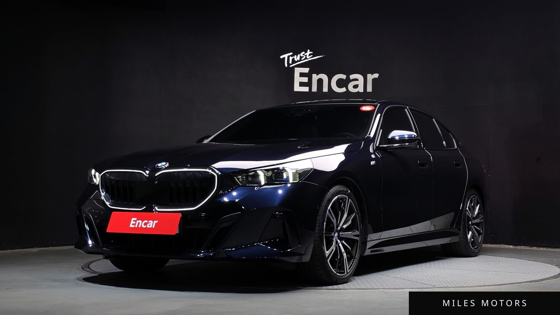 BMW 5 Series (G60) 2025 — фото 1 из 12