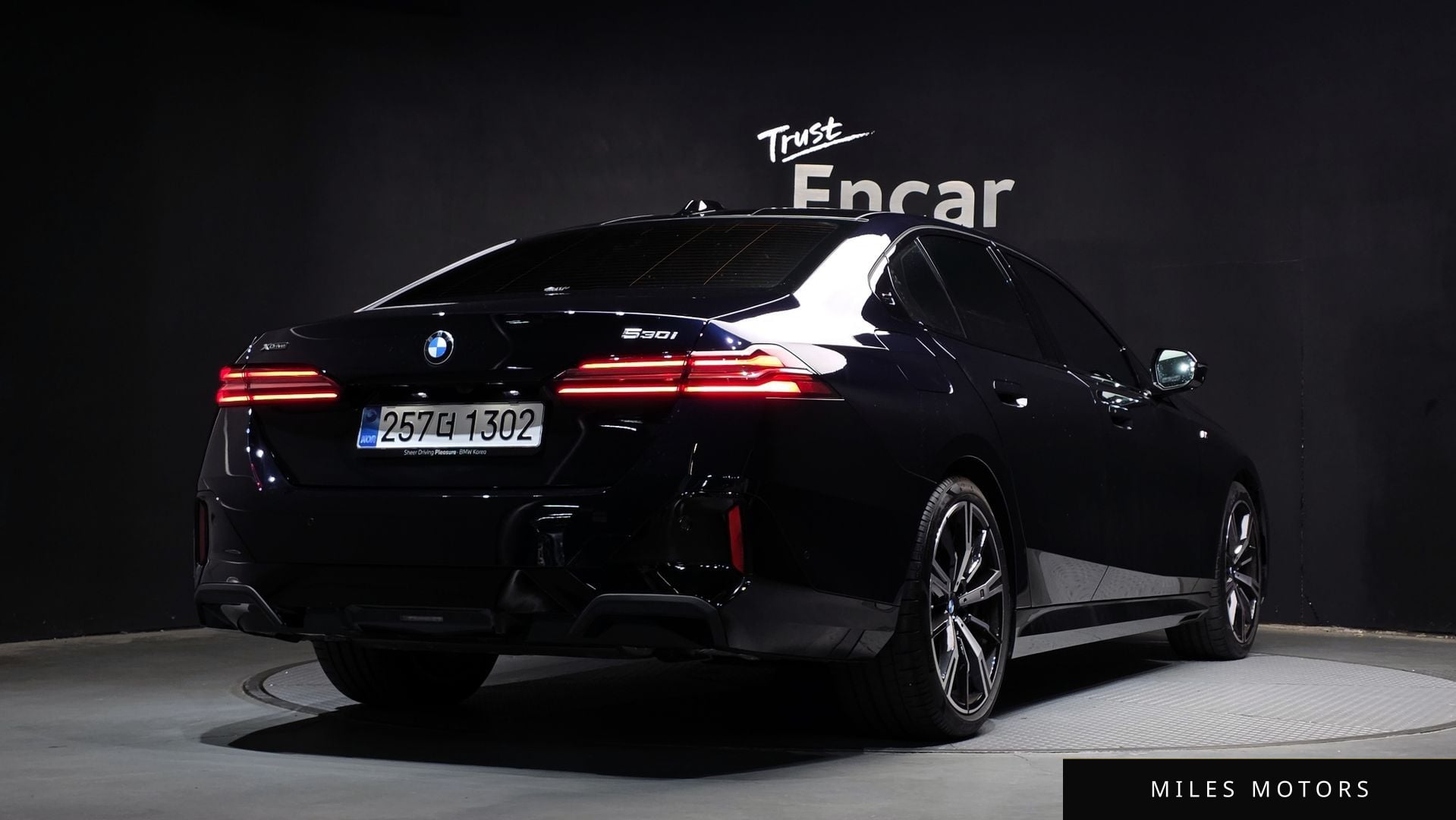BMW 5 Series (G60) 2025 — миниатюра 2