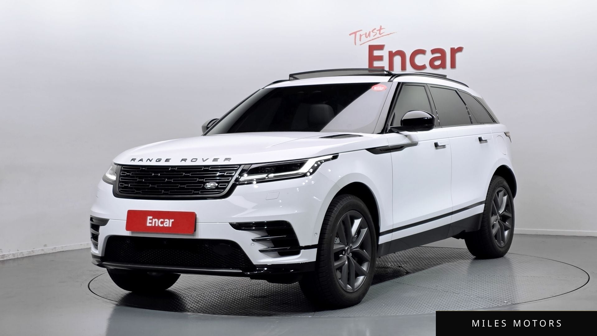 Land Rover Range Rover Velar 2026