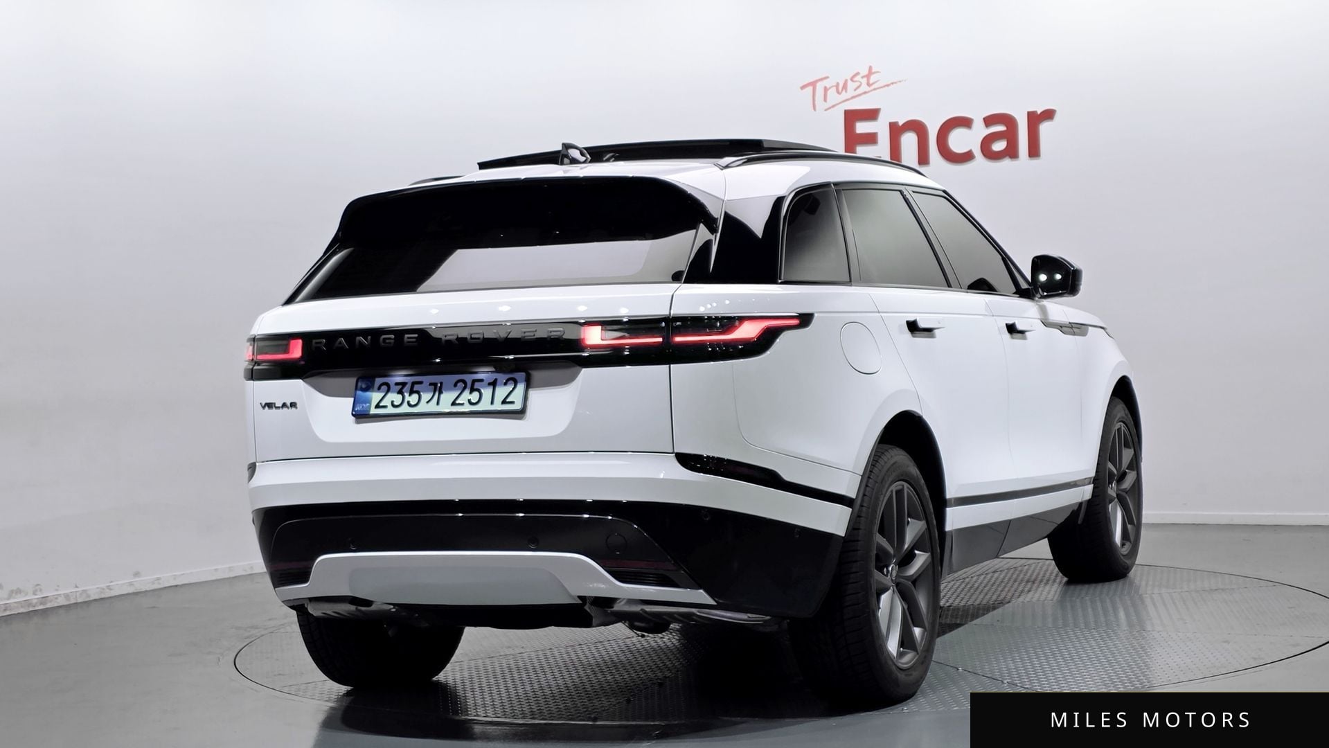 Land Rover Range Rover Velar 2026 — миниатюра 2