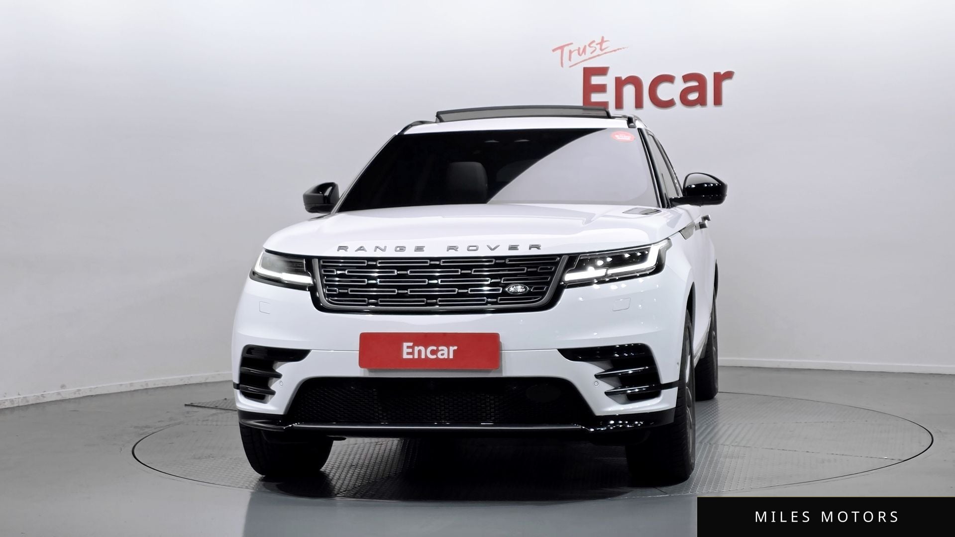 Land Rover Range Rover Velar 2026 — миниатюра 3