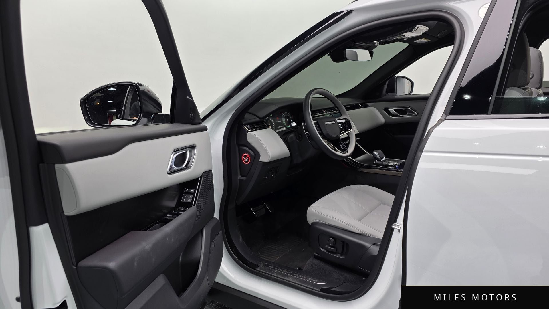 Land Rover Range Rover Velar 2026 — миниатюра 10