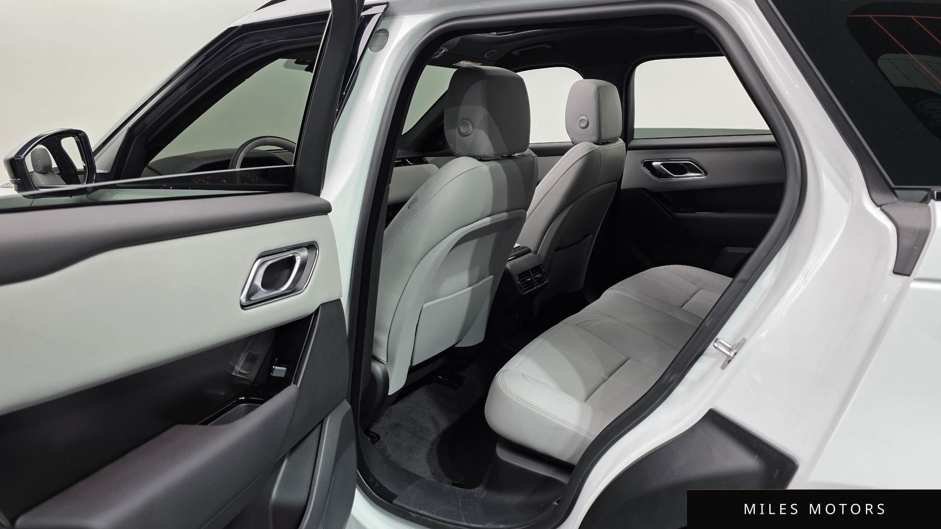 Land Rover Range Rover Velar 2026 — миниатюра 11