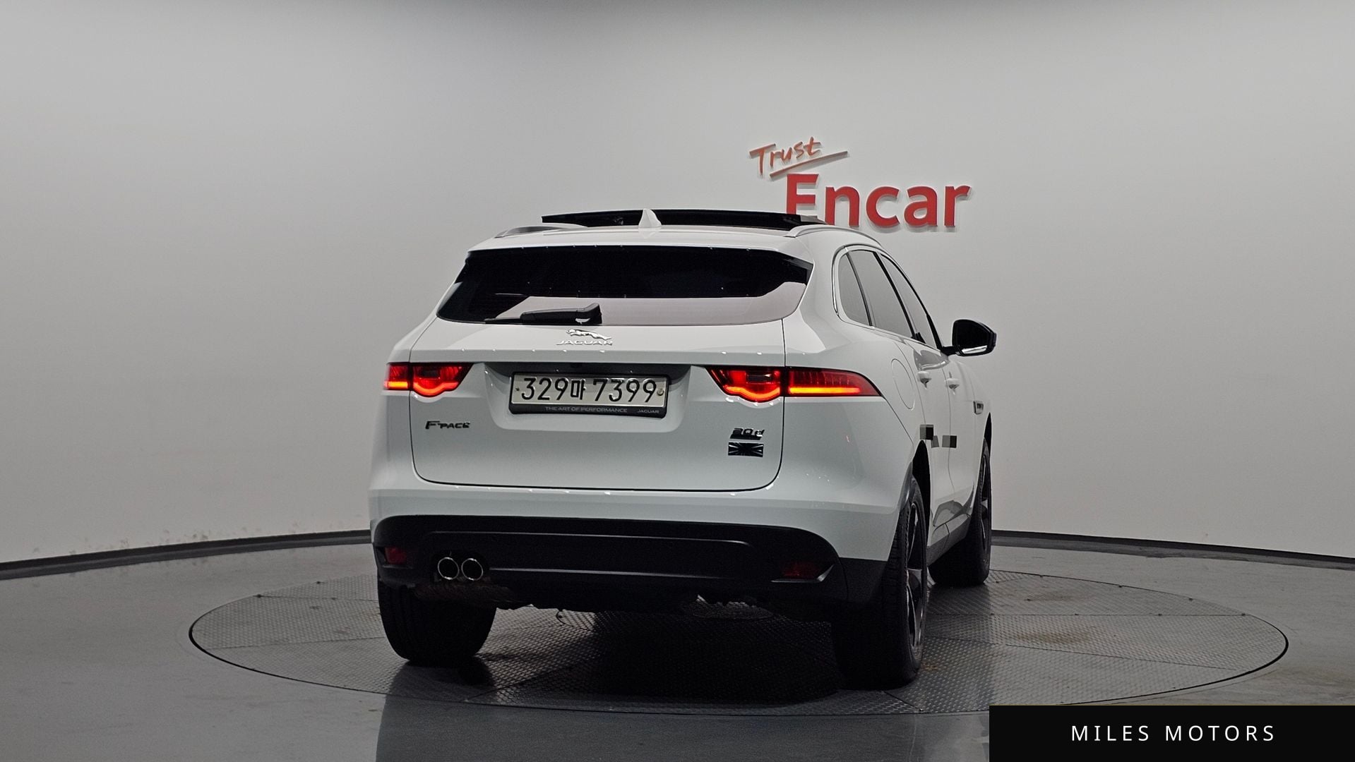 Jaguar F-PACE 2019 — миниатюра 3