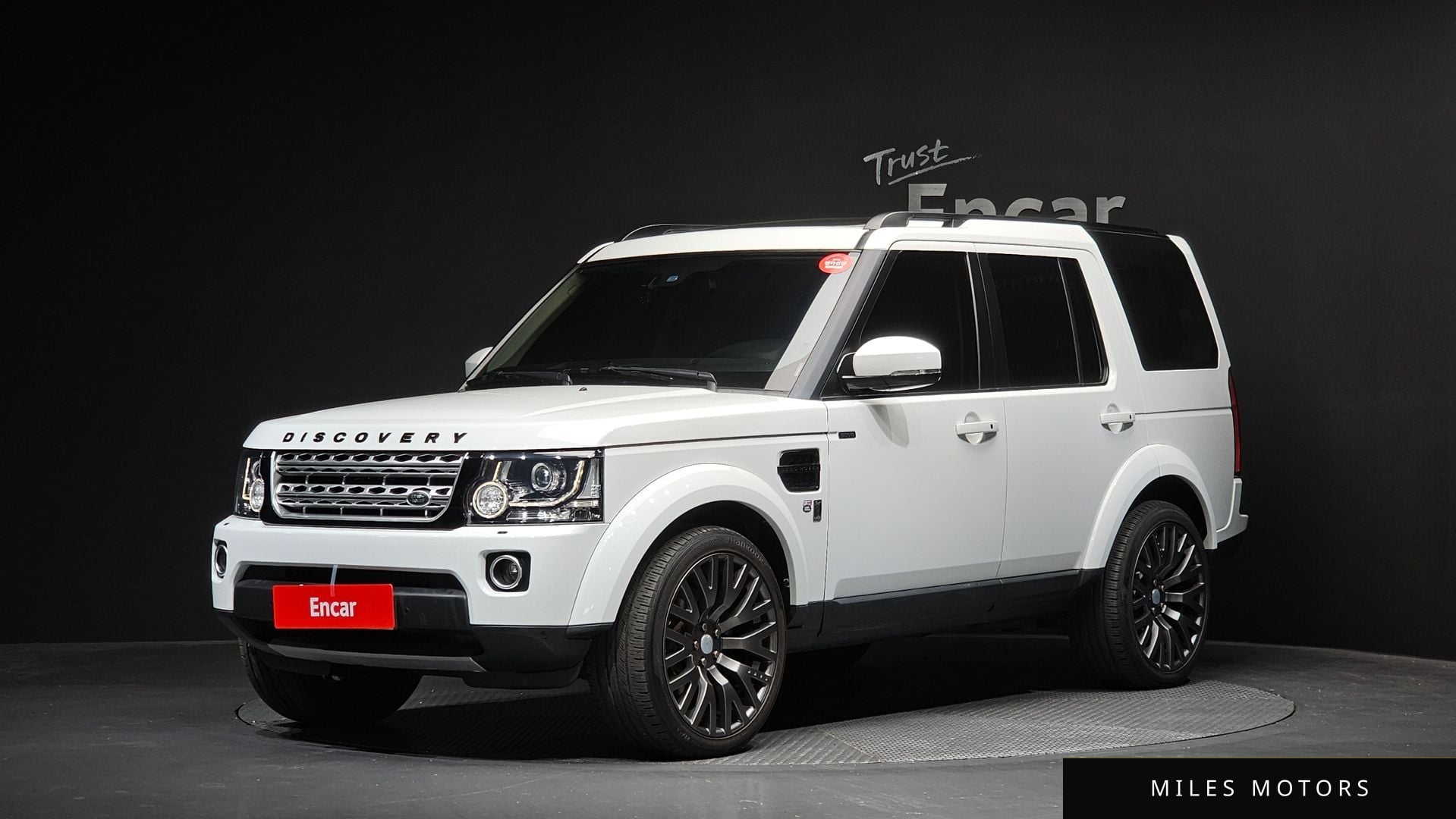 Land Rover Discovery 2016 — фото 1 из 12