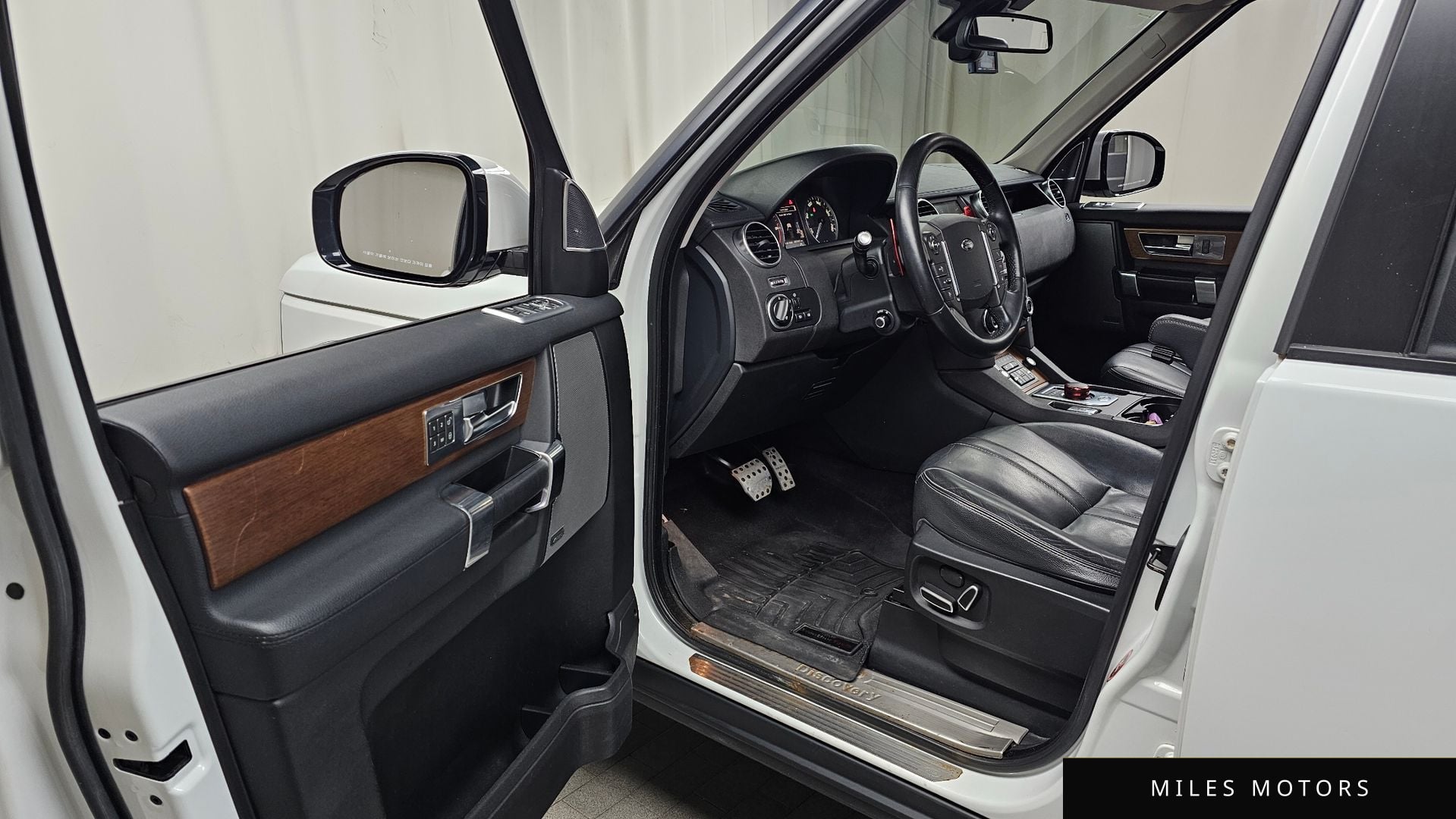 Land Rover Discovery 2016 — миниатюра 10