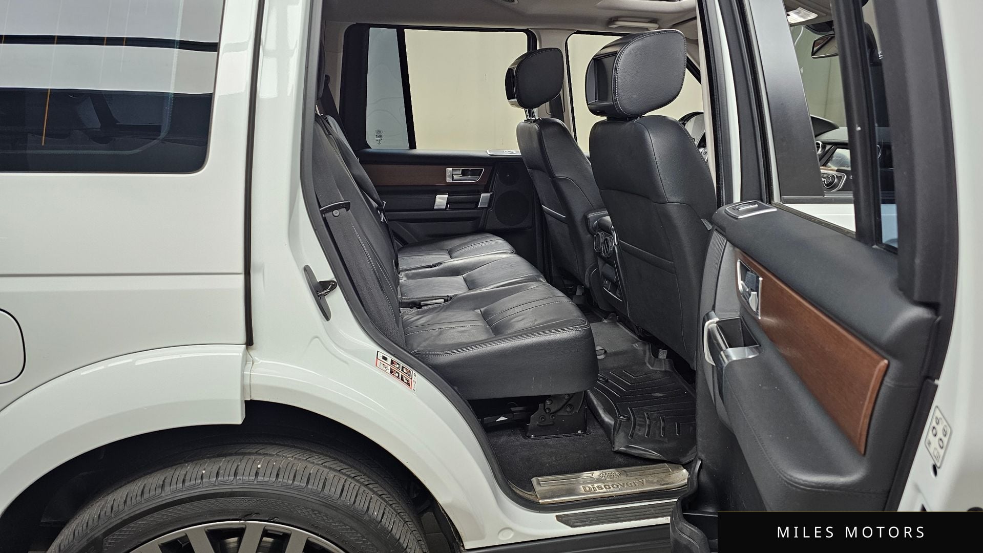 Land Rover Discovery 2016 — миниатюра 12