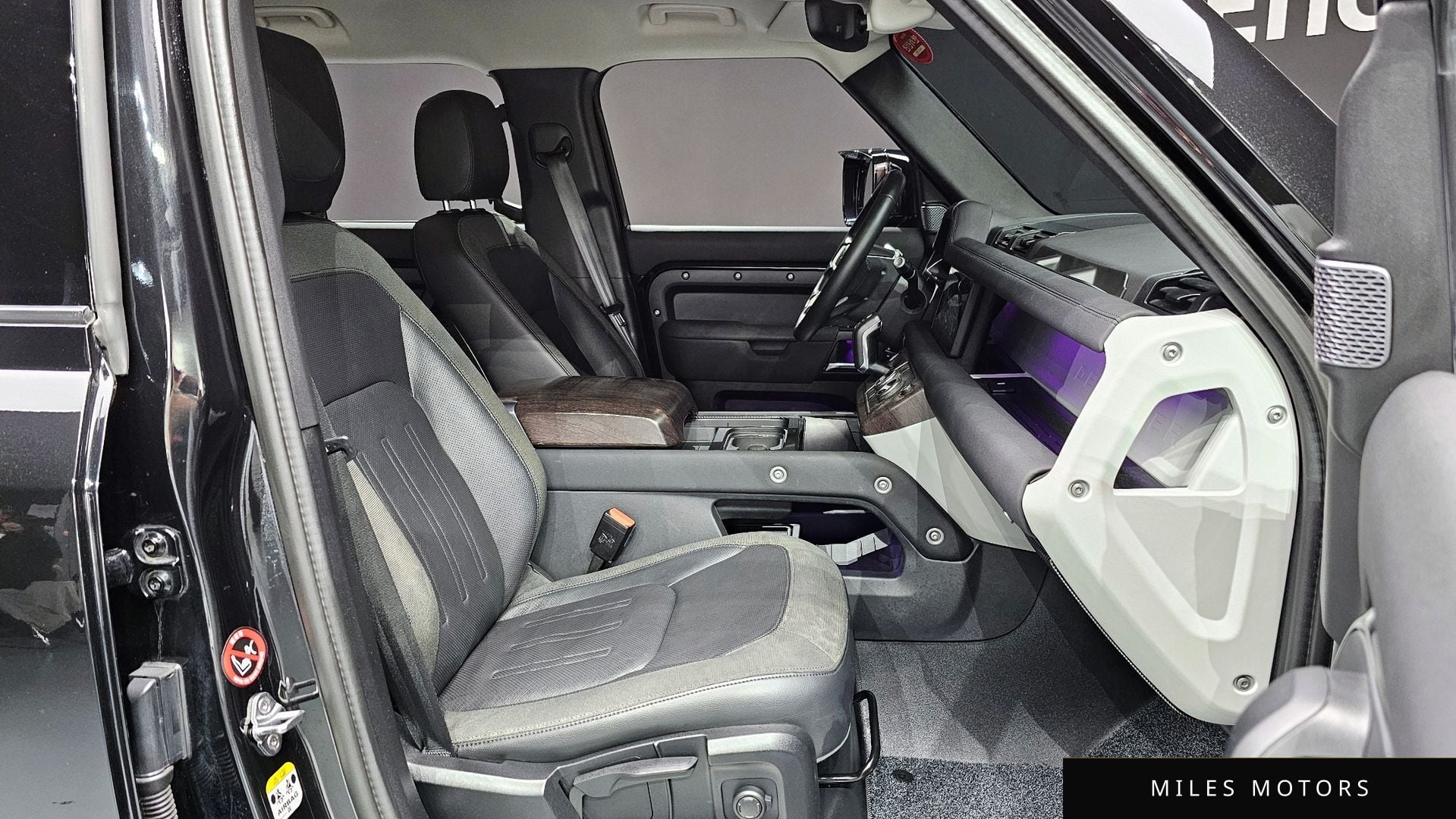 Land Rover Defender 2020 — миниатюра 12