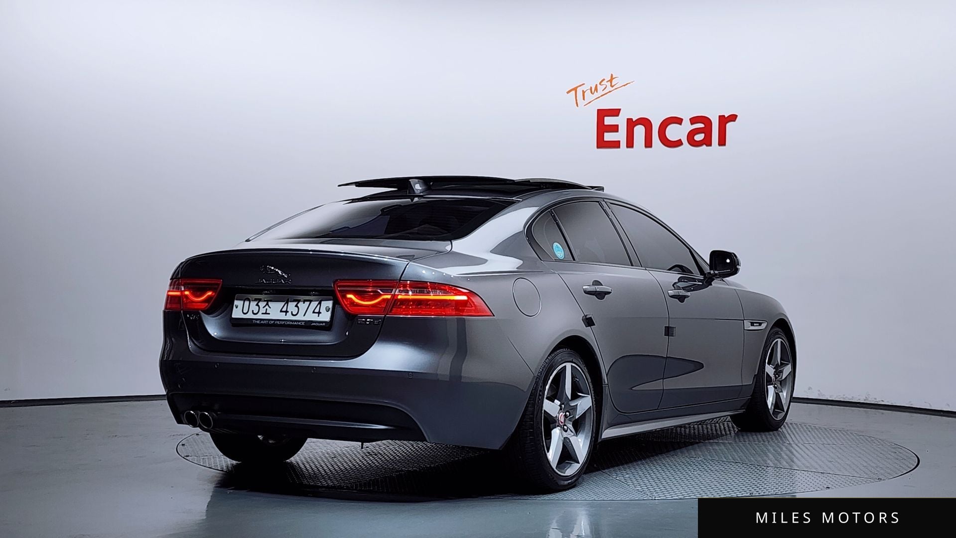 Jaguar XE 2018 — миниатюра 2