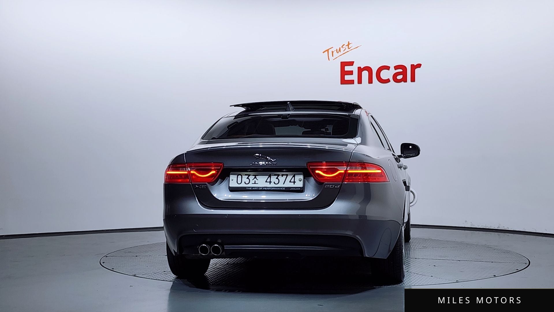 Jaguar XE 2018 — миниатюра 4