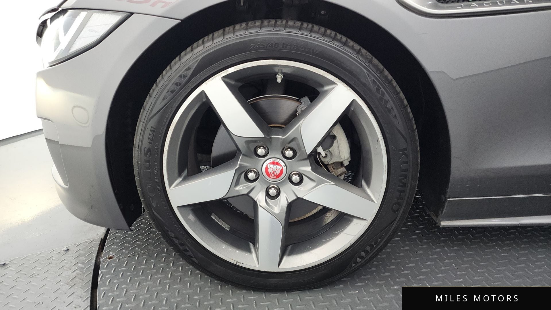 Jaguar XE 2018 — миниатюра 5