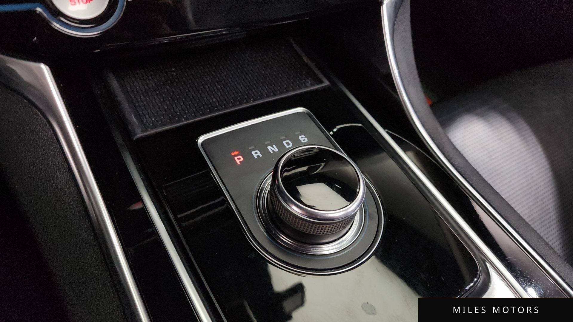Jaguar XE 2018 — миниатюра 12