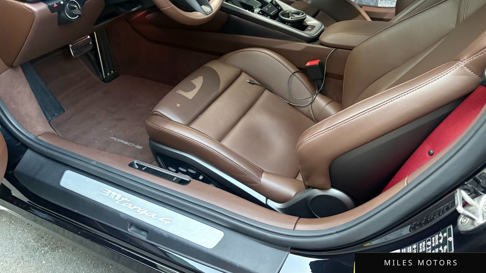 Porsche 911 (992) 2024 — миниатюра 10