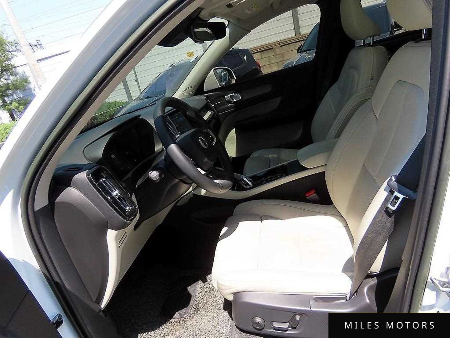 Volvo XC40 2023 — миниатюра 5