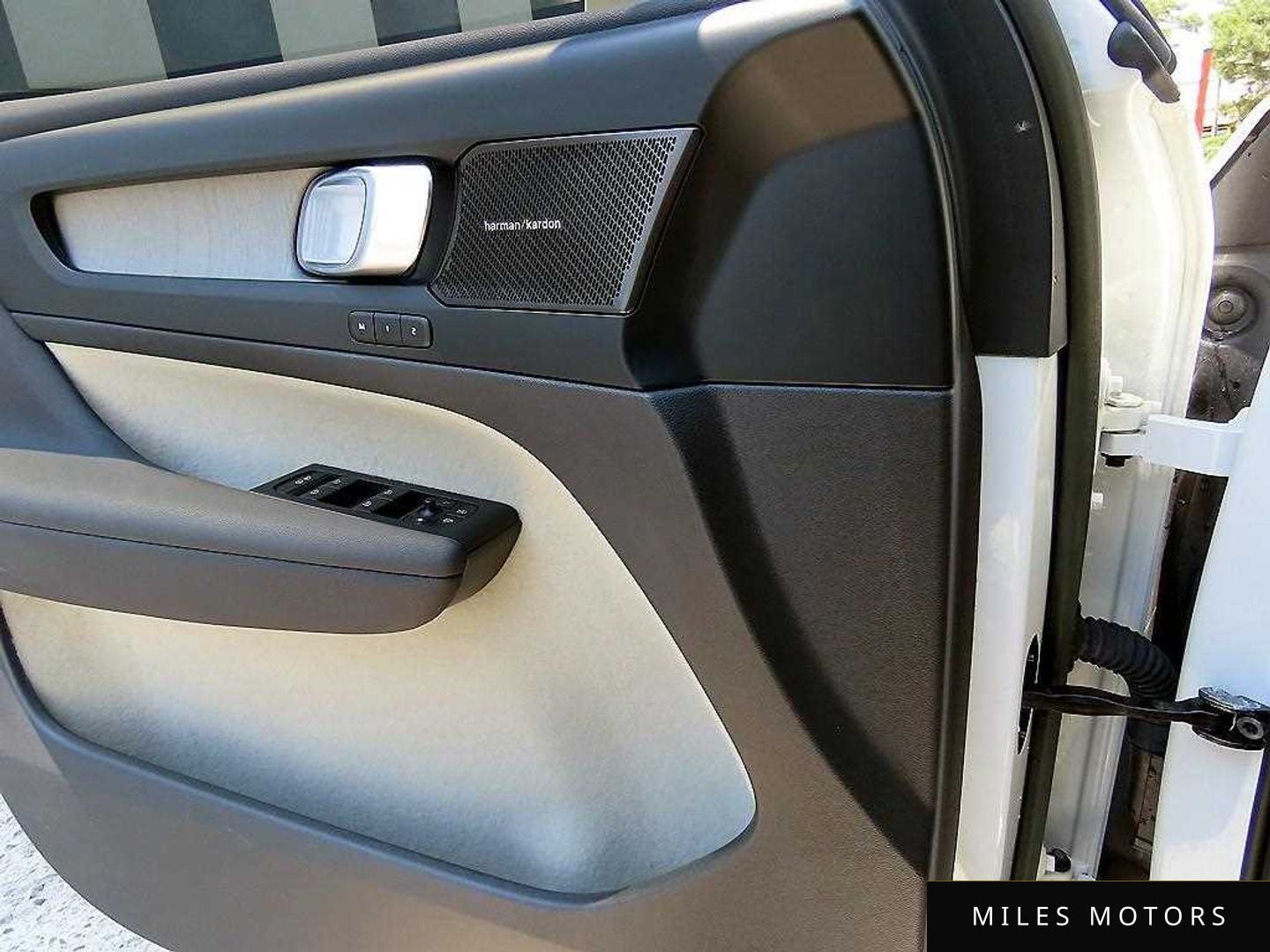Volvo XC40 2023 — миниатюра 11