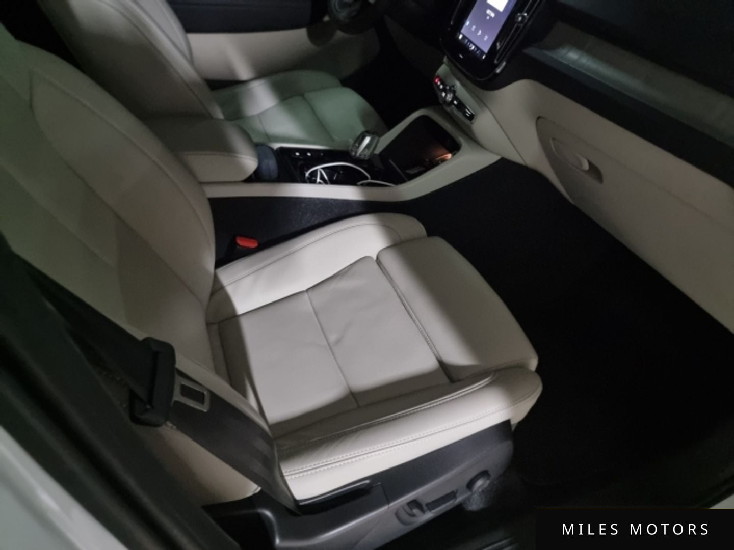 Volvo XC40 2025 — миниатюра 8