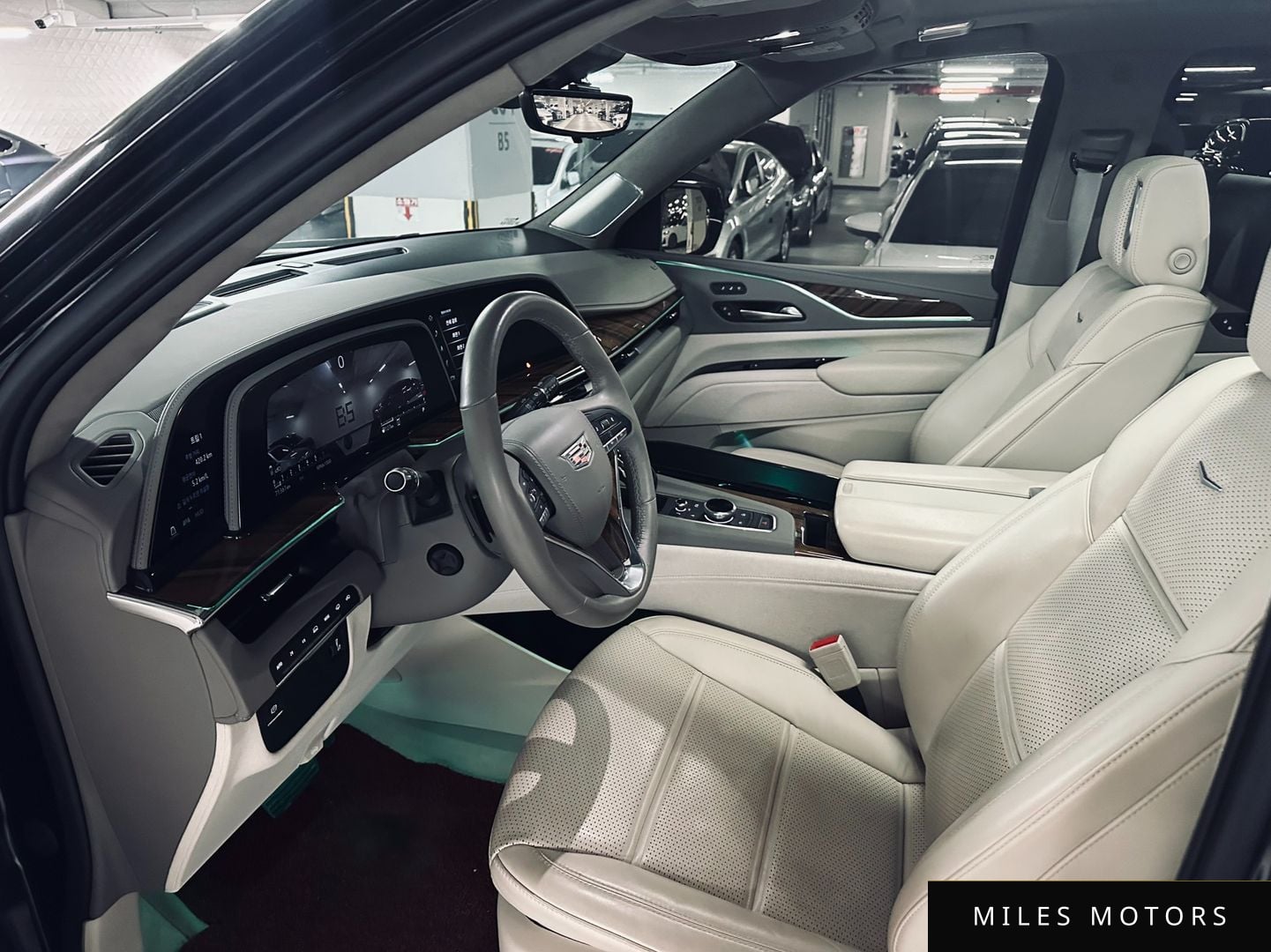 Cadillac Escalade 2022 — миниатюра 10