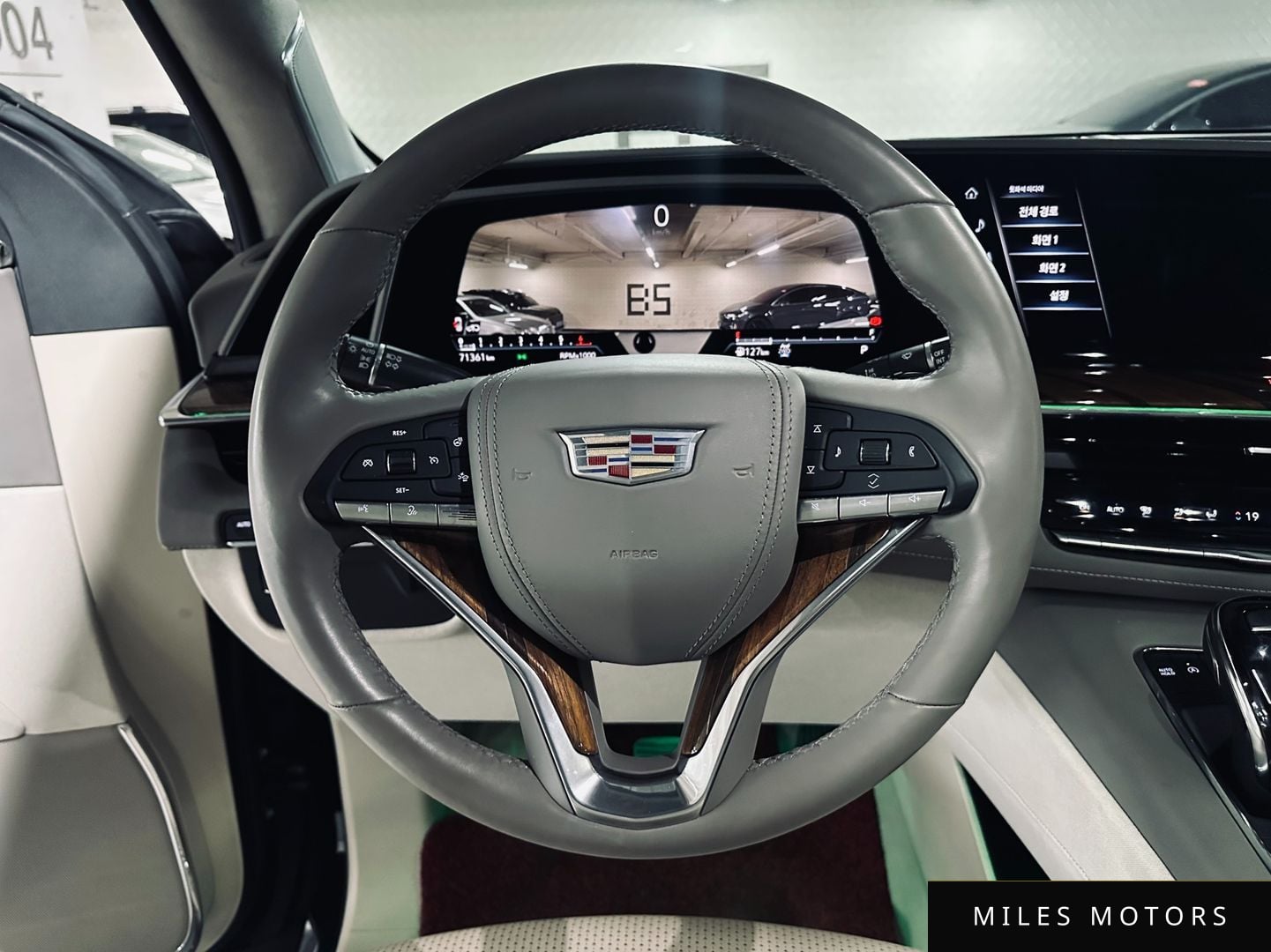 Cadillac Escalade 2022 — миниатюра 12