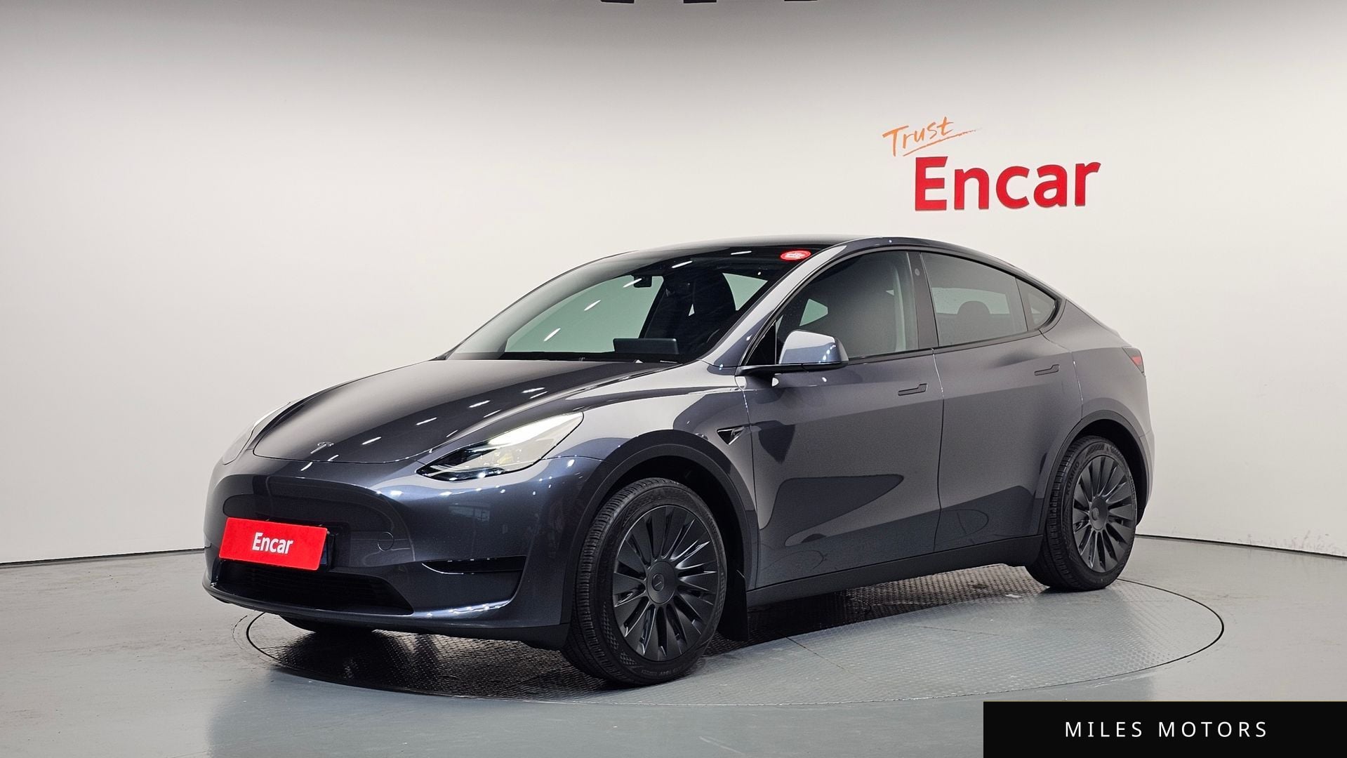 Tesla Model Y 2024 — фото 1 из 12