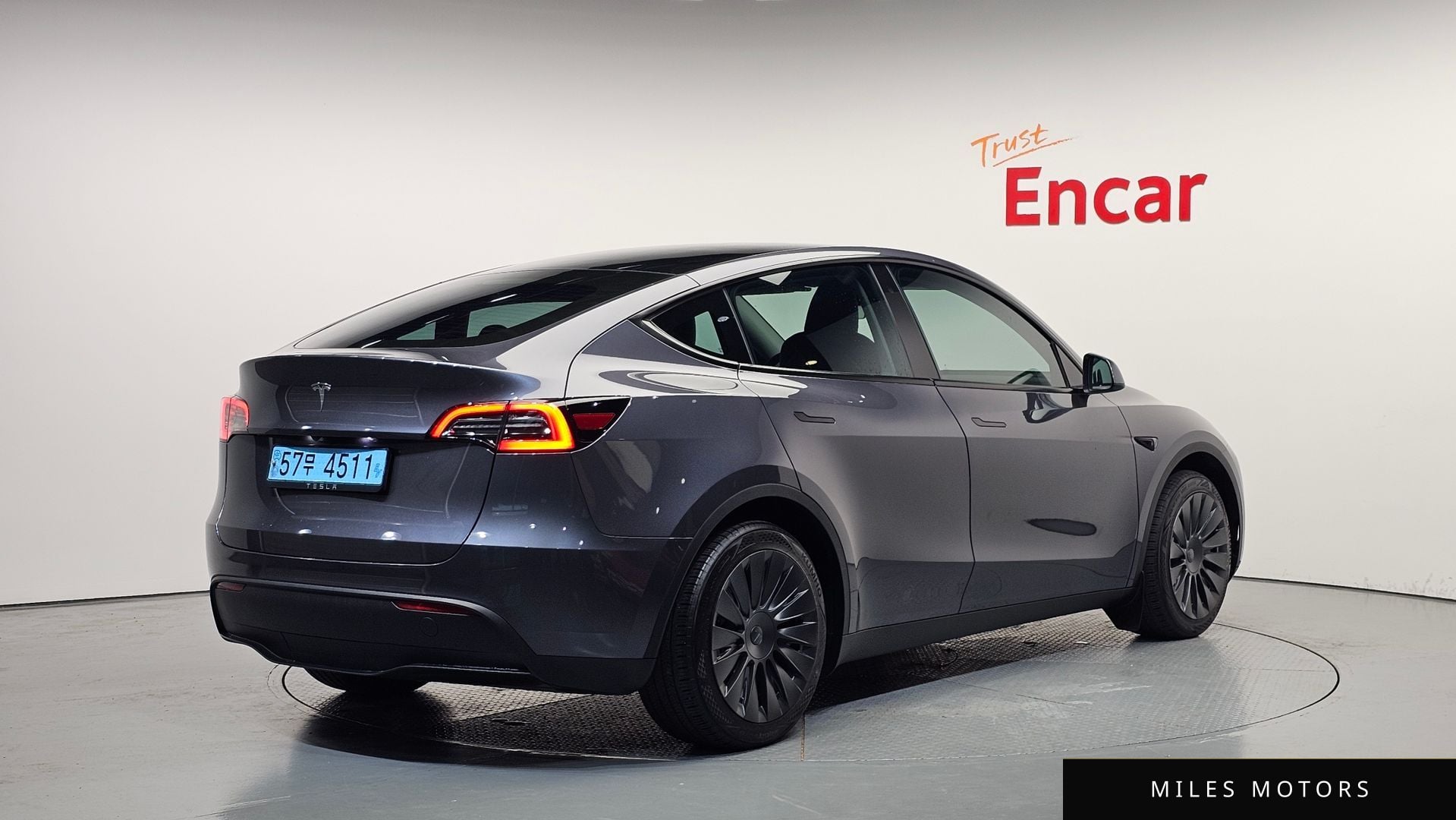 Tesla Model Y 2024 — миниатюра 2