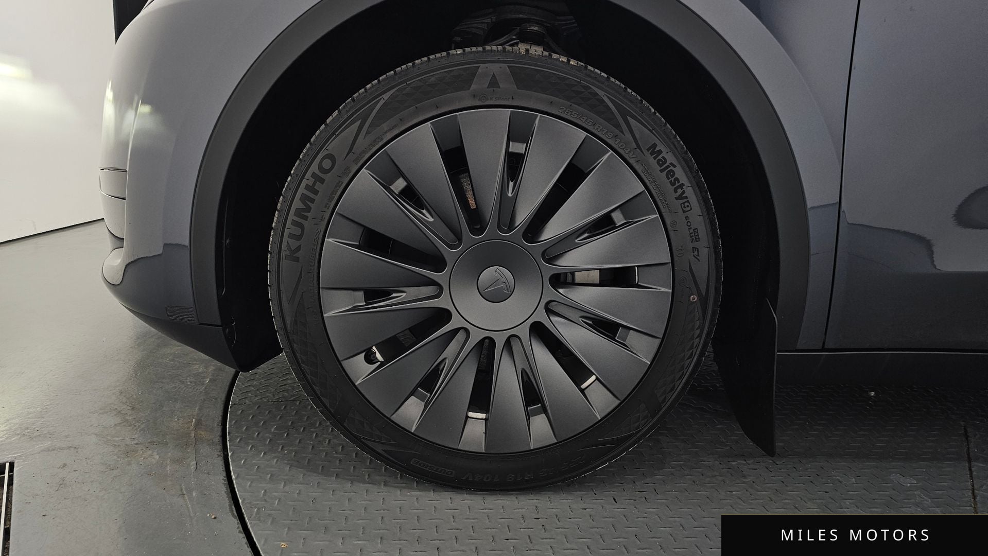 Tesla Model Y 2024 — миниатюра 5