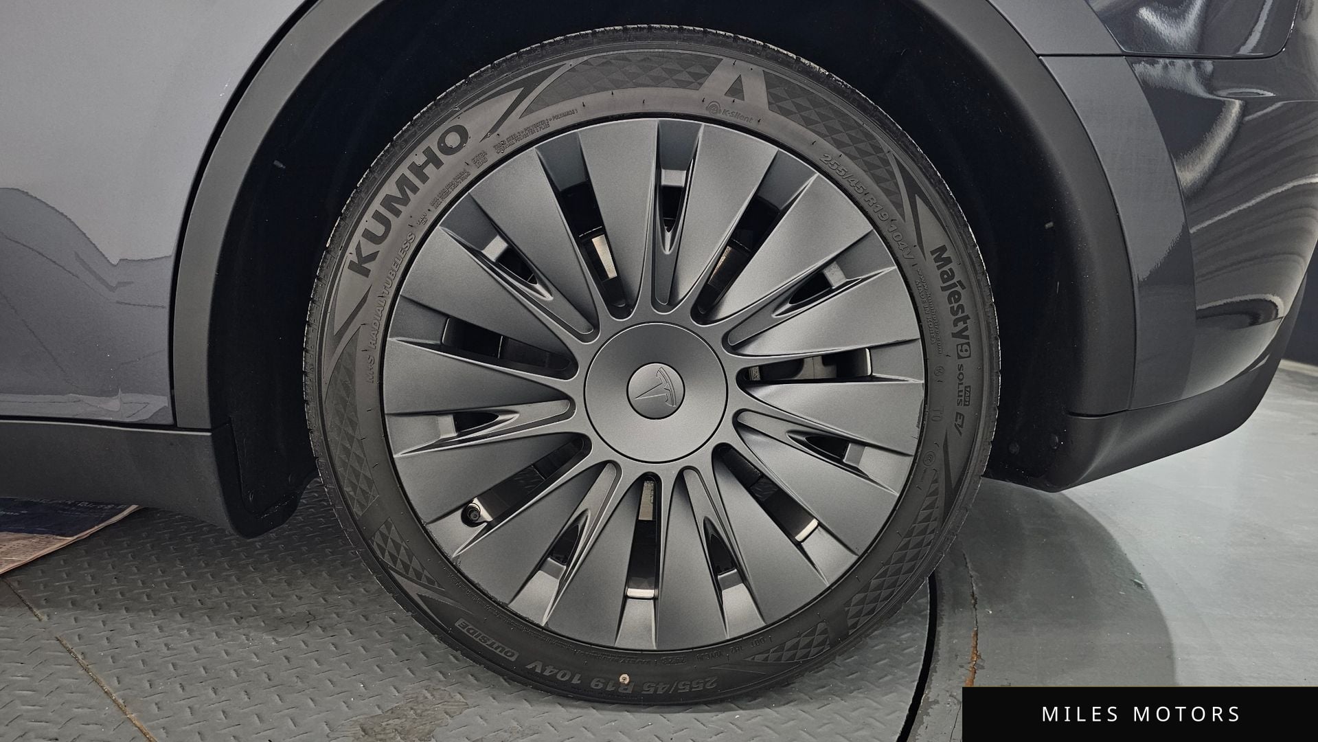 Tesla Model Y 2024 — миниатюра 7