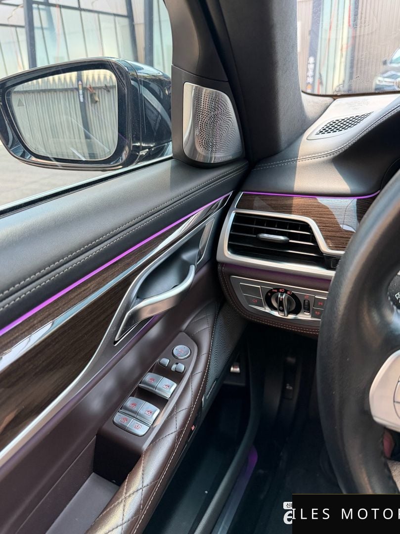 BMW 7 Series (G11) 2022 — миниатюра 11
