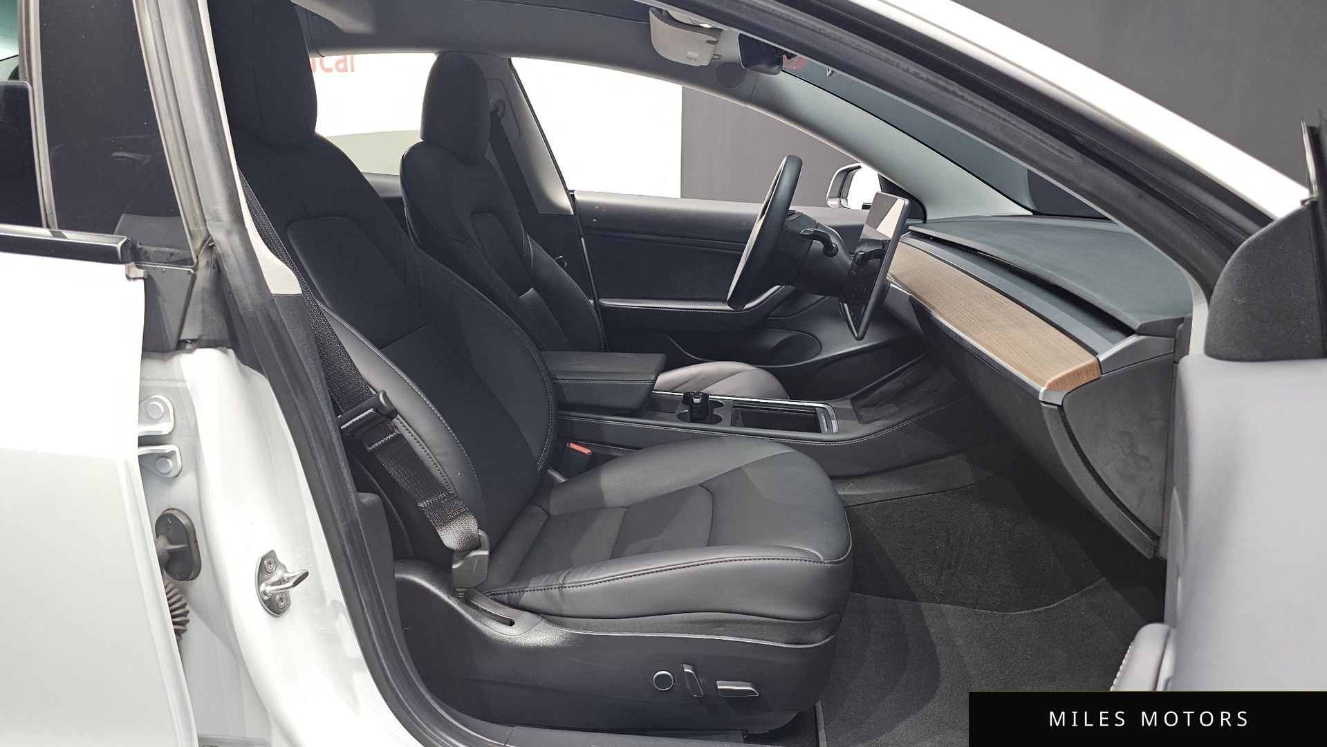 Tesla Model 3 2021 — миниатюра 12