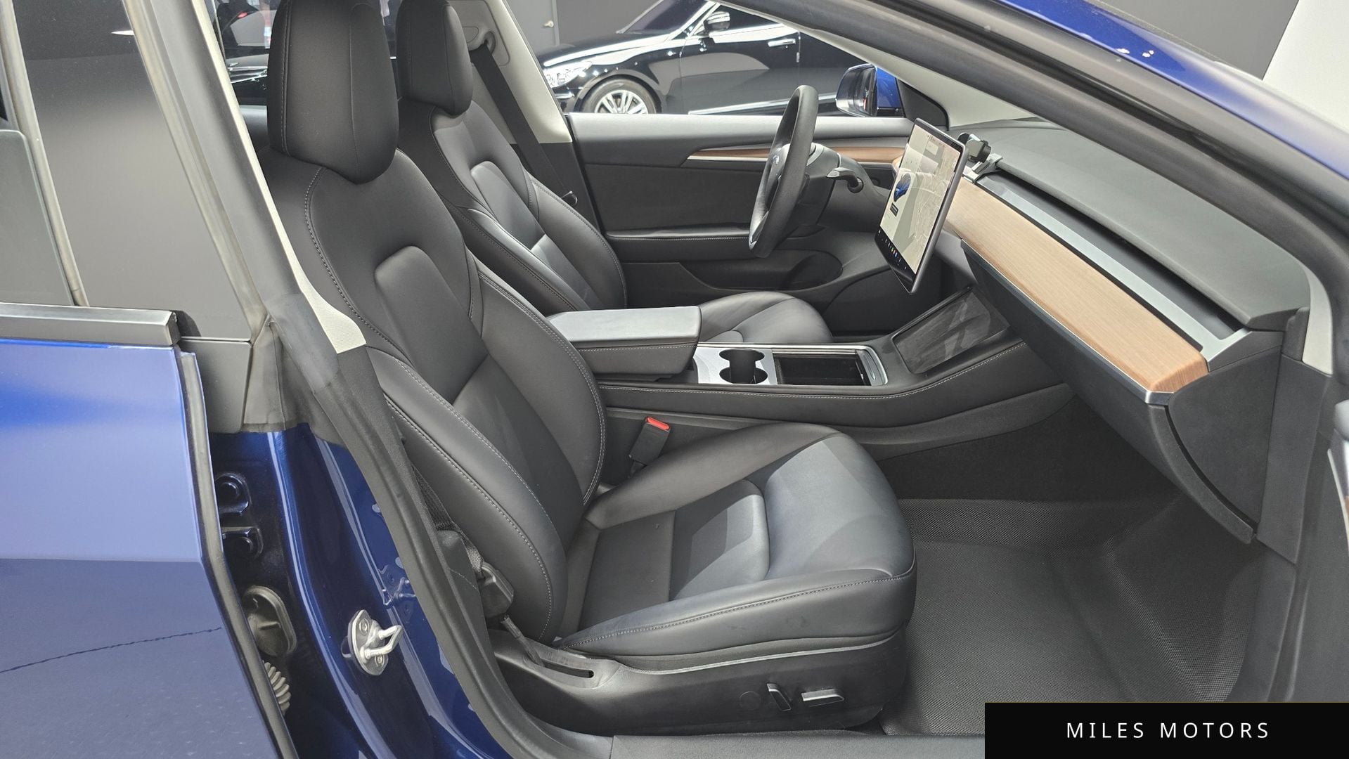 Tesla Model 3 2022 — миниатюра 10