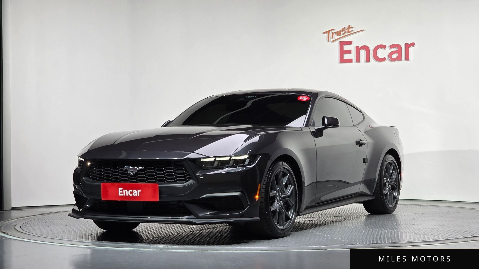 Ford Mustang 2024 — фото 1 из 12