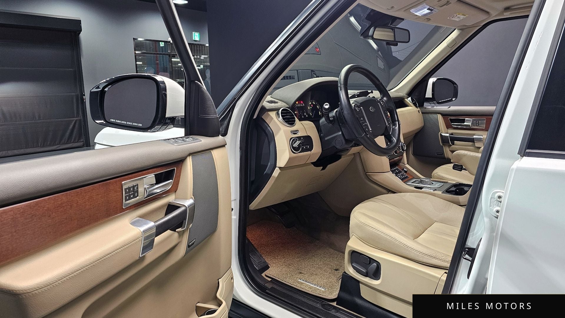 Land Rover Discovery 2016 — миниатюра 10