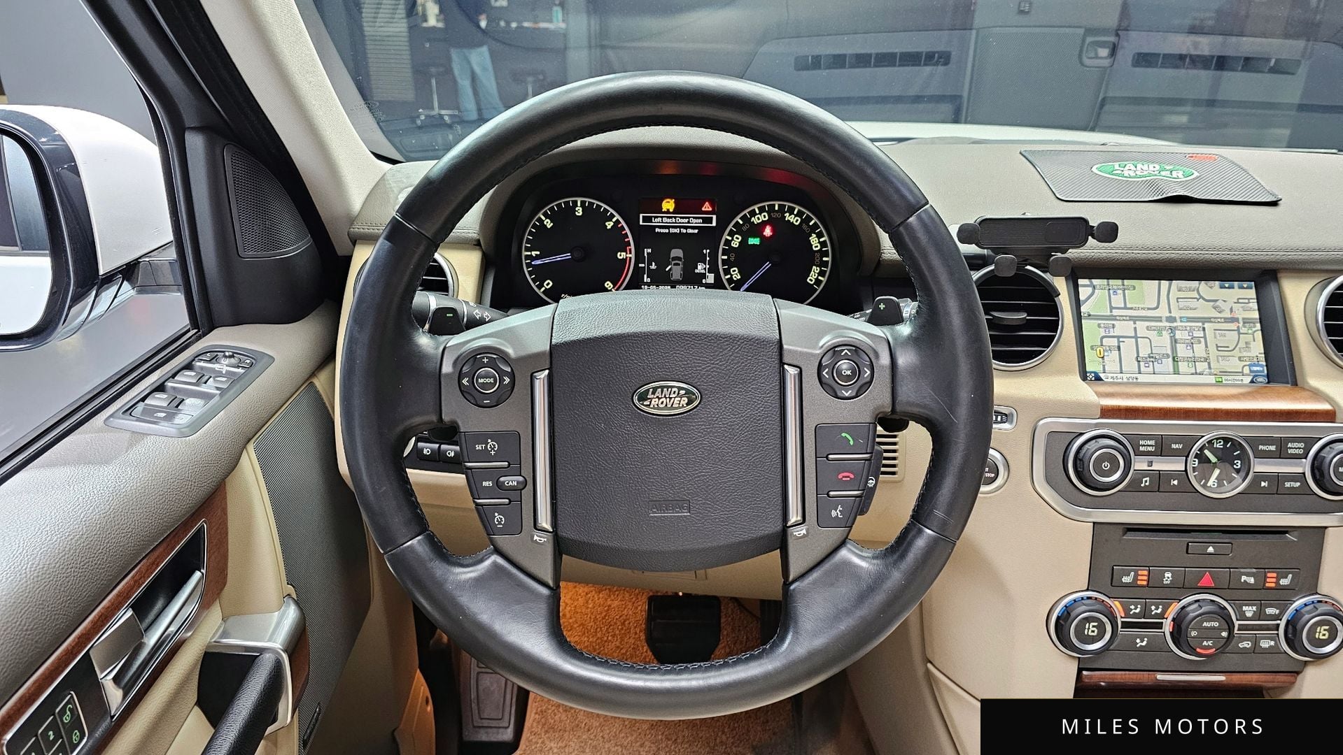 Land Rover Discovery 2016 — миниатюра 12