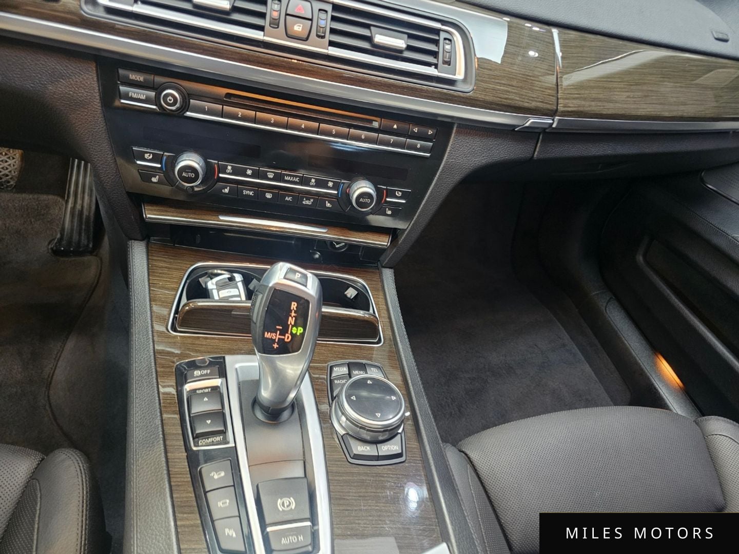 BMW 7 Series (F01) 2014 — миниатюра 12