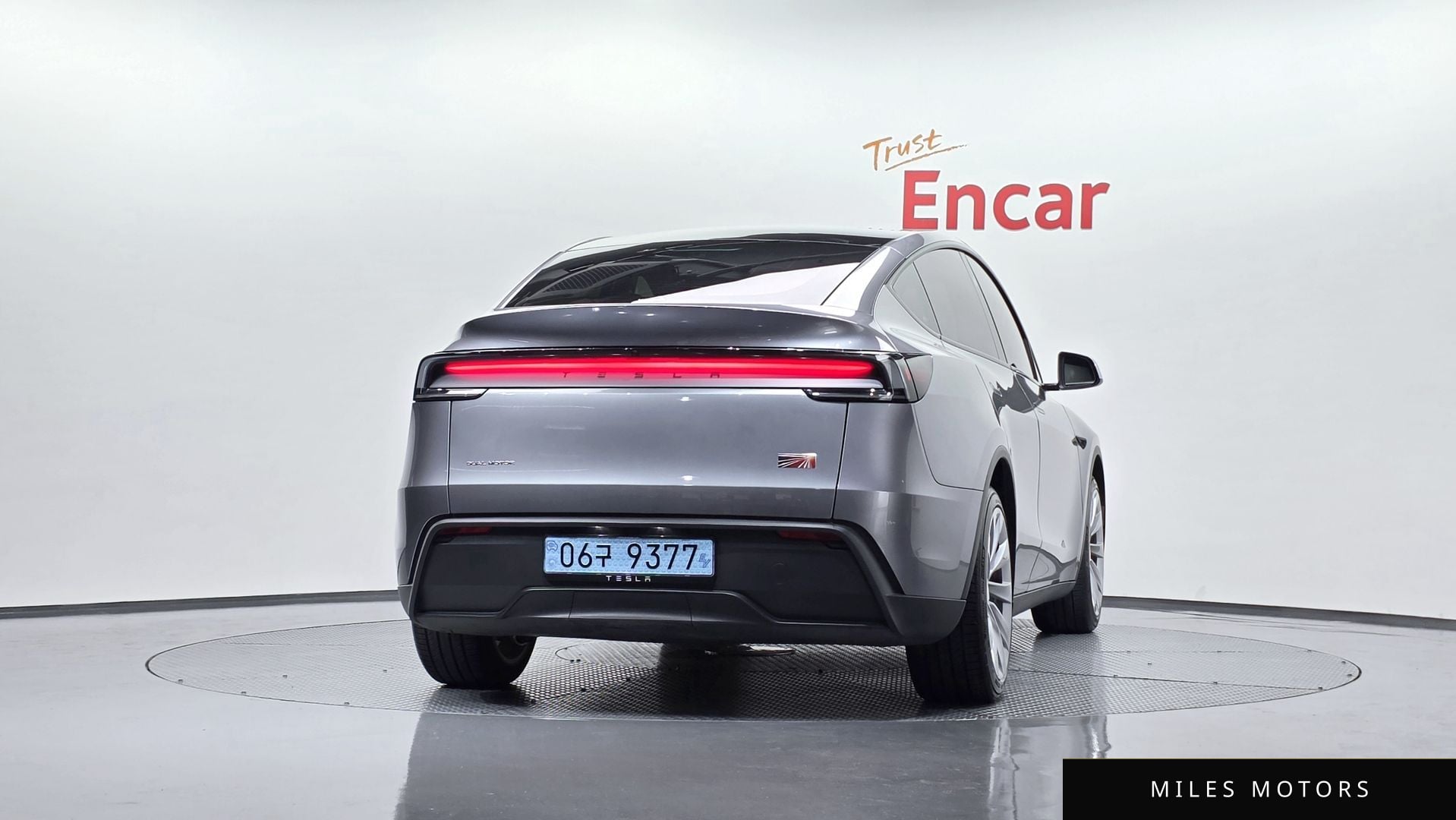 Tesla Model Y 2025 — миниатюра 3