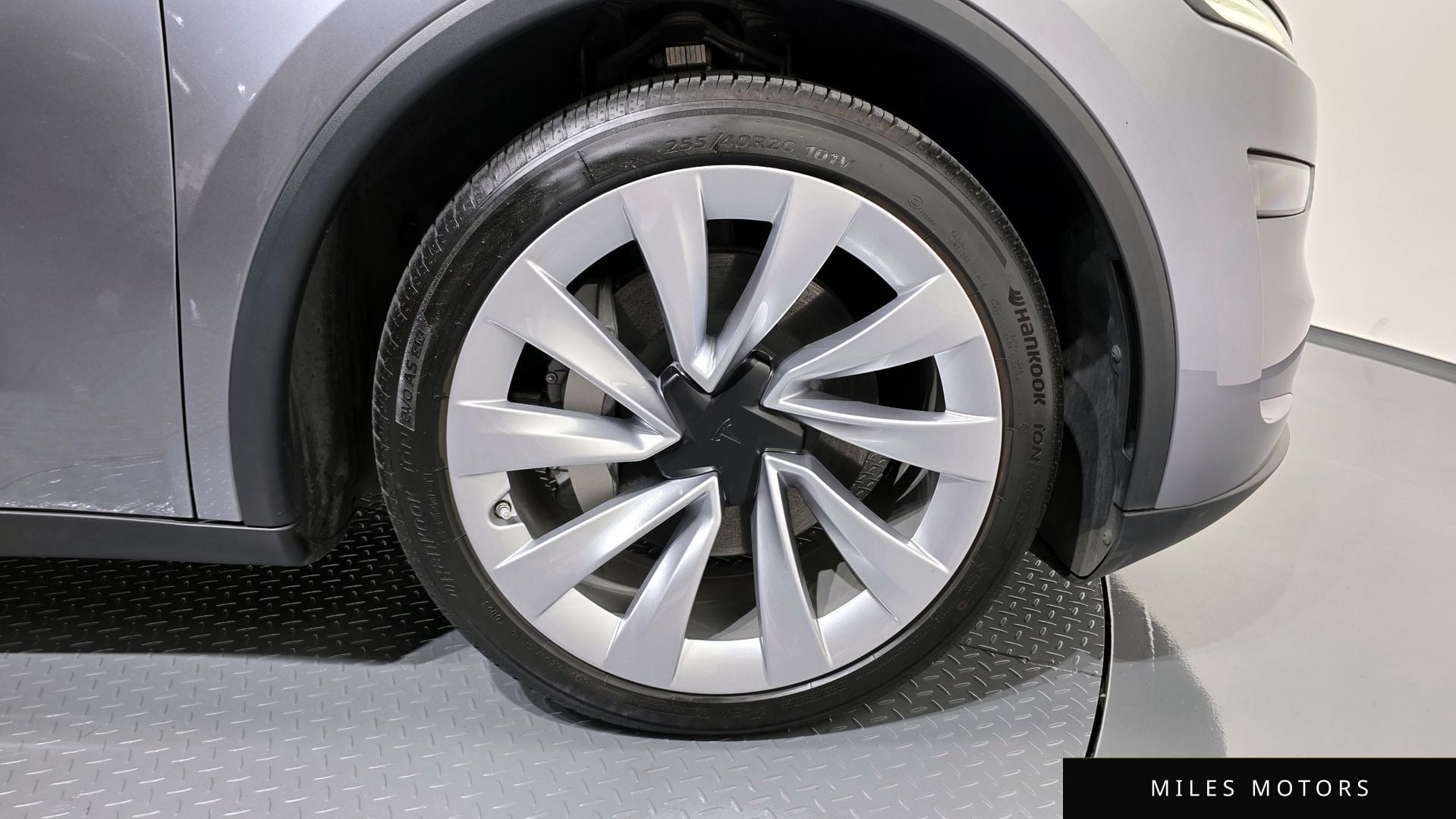 Tesla Model Y 2025 — миниатюра 6