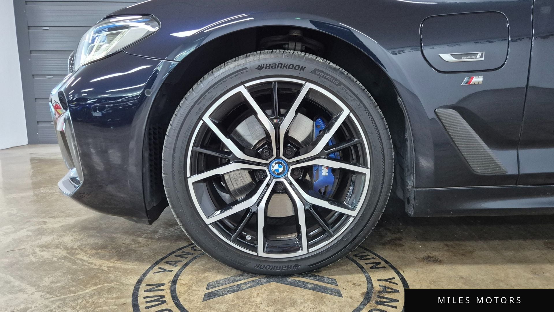 BMW 5 Series (G30) 2023 — миниатюра 5