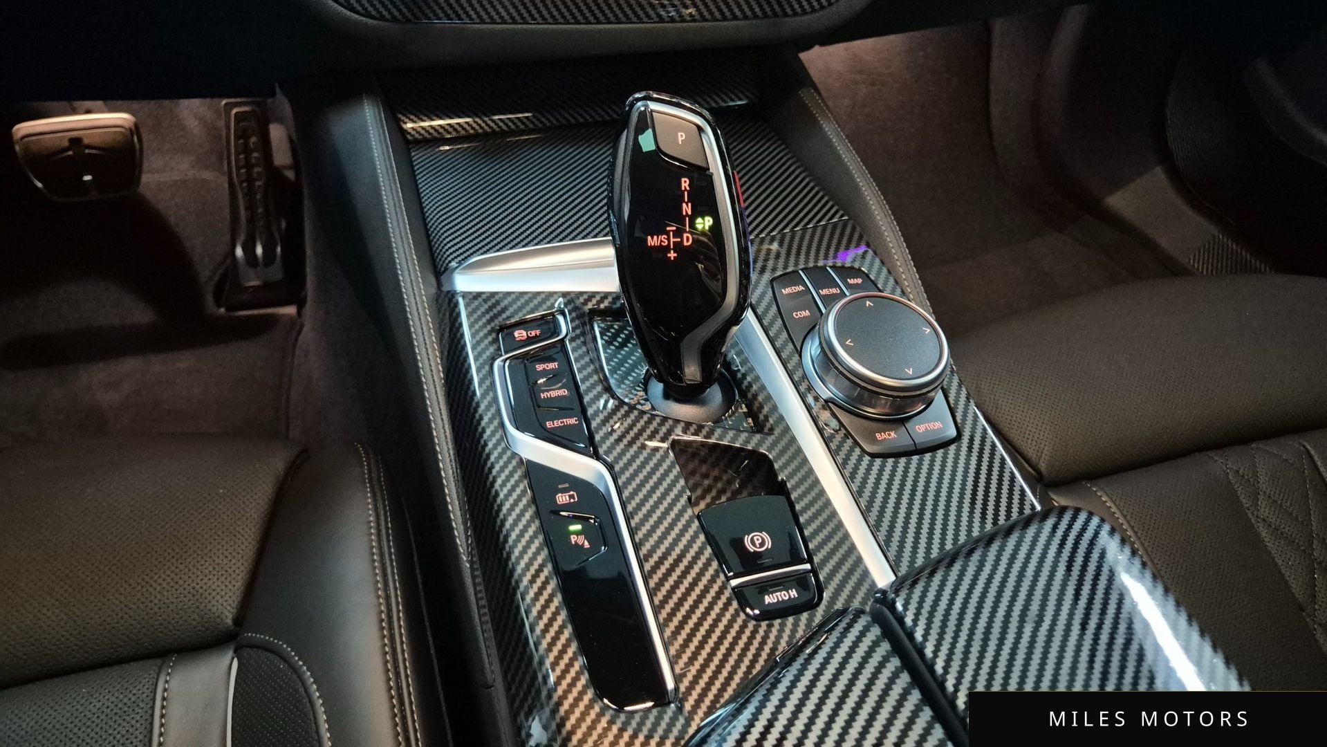 BMW 5 Series (G30) 2023 — миниатюра 9