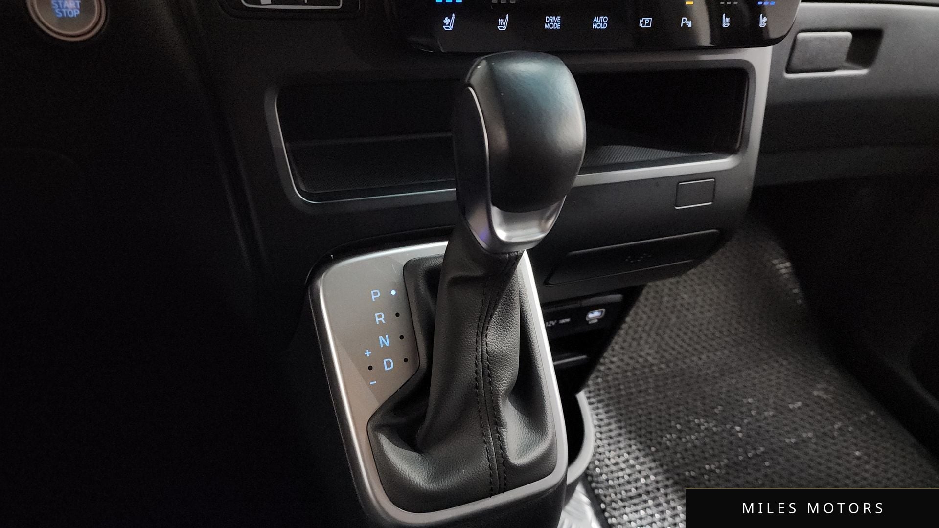 Hyundai Staria 2025 — миниатюра 12