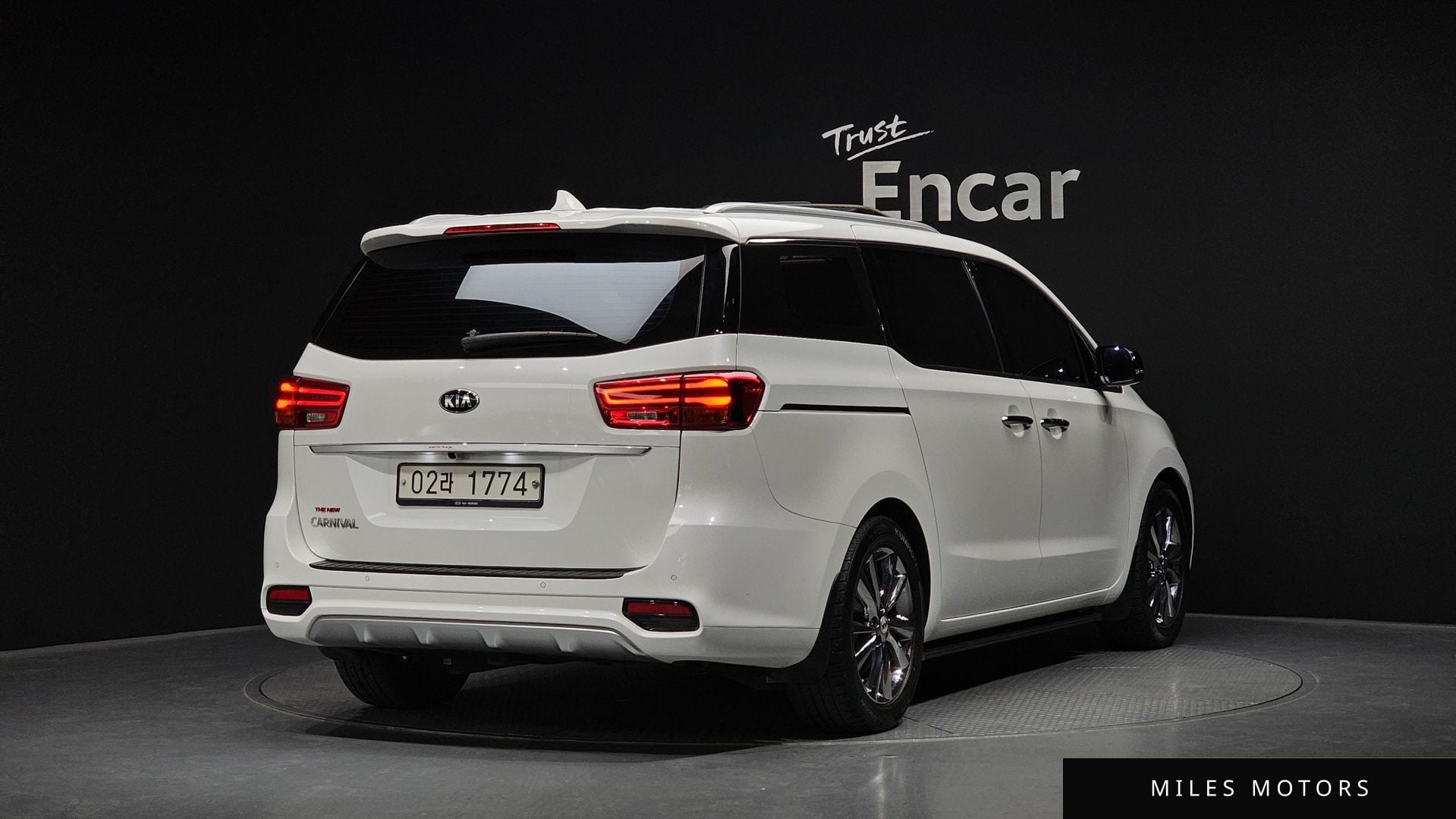 Kia Canival 2019 — фото 1 из 12